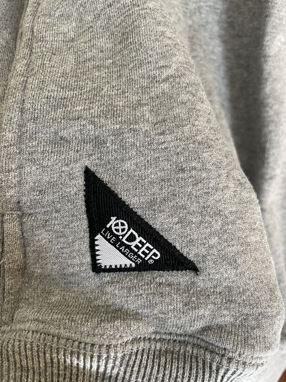 10 Deep 10 deep vintage gray sweater crewneck size small Size US S / EU 44-46 / 1 - 3 Thumbnail