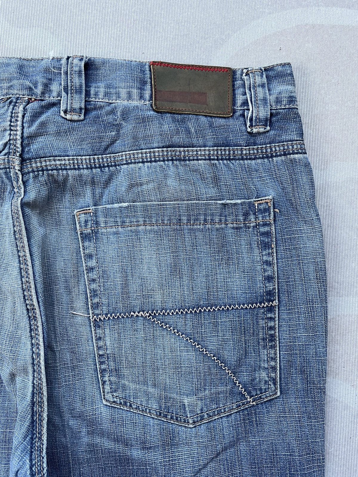 Tommy Hilfiger Tommy Hilfiger Relaxed Jeans (LG124) Size US 35 - 8 Thumbnail