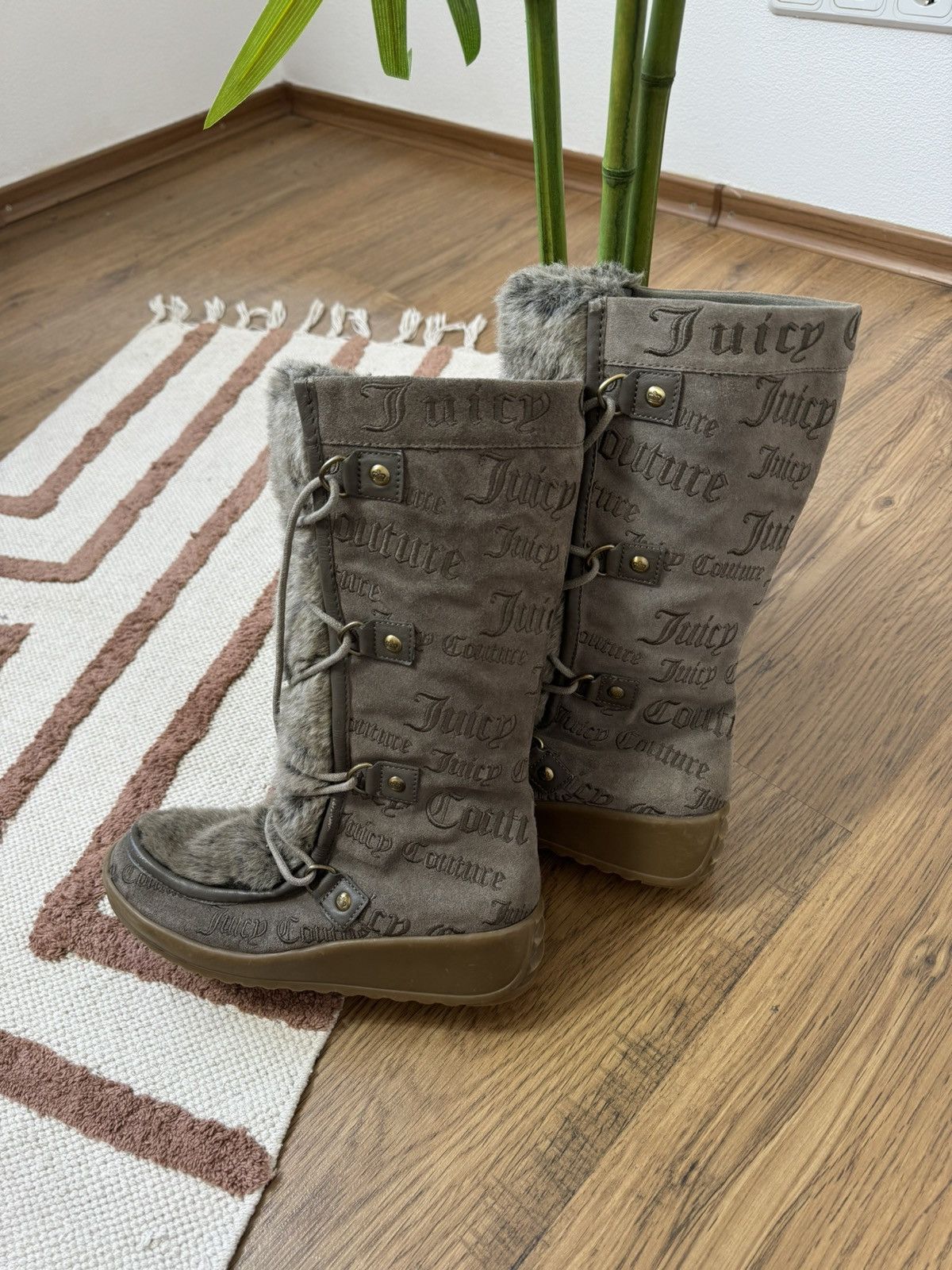 Juicy Couture VINTAGE JUICY COUTURE MOHAIR MONOGRAM WINTER UNT SNOW BOOTS Size US 9 / IT 39 - 4 Thumbnail