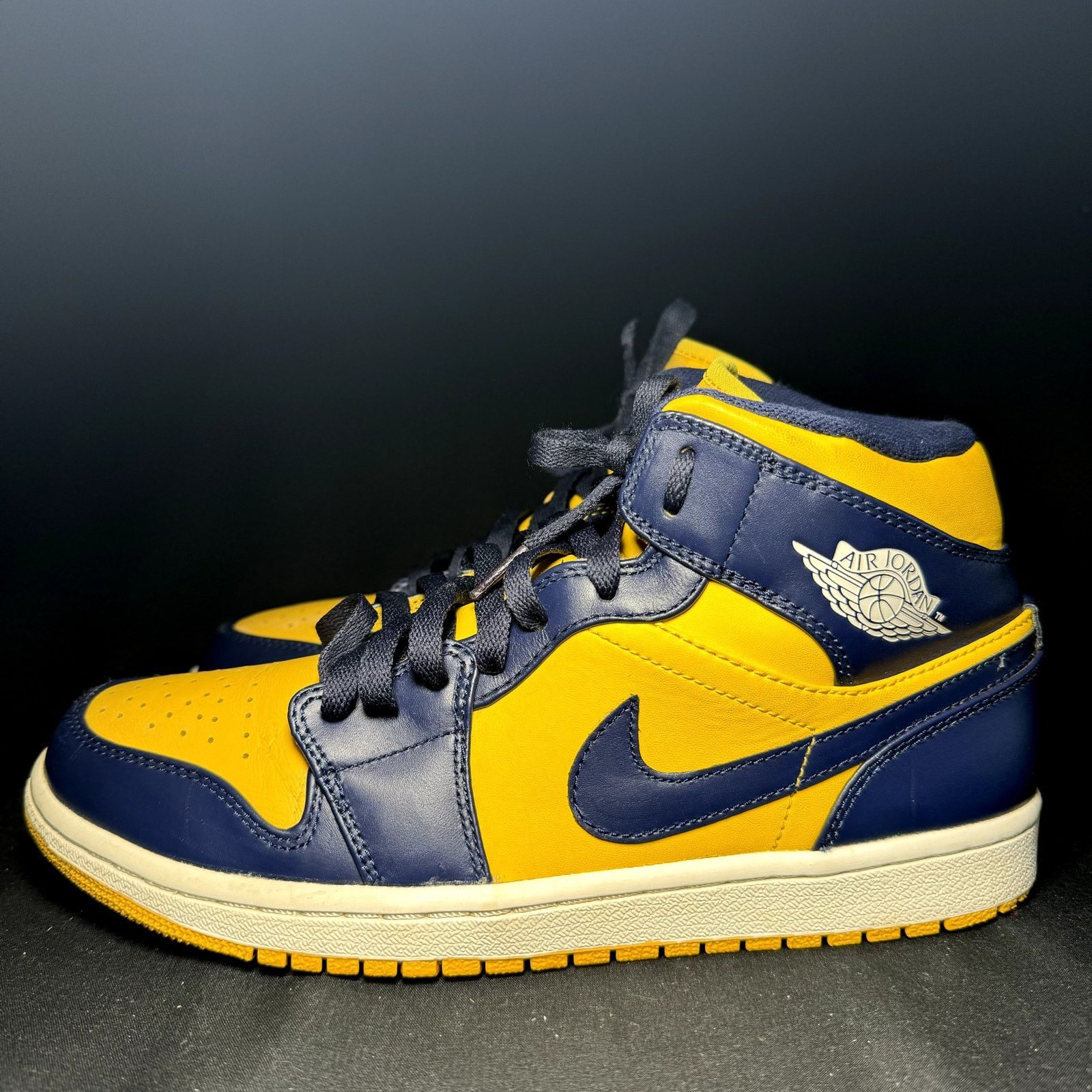 Jordan Brand × Nike Size 8 - Nike Air Jordan 1 Mid Michigan Men's Shoes Size US 8 / EU 41 - 8 Thumbnail