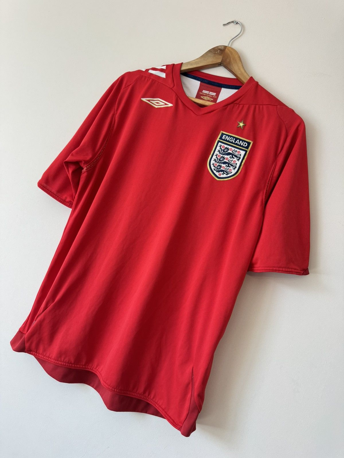 Umbro Vintage England 2006-2007 Away Soccer Jersey Umbro Football Size US L / EU 52-54 / 3 - 4 Thumbnail