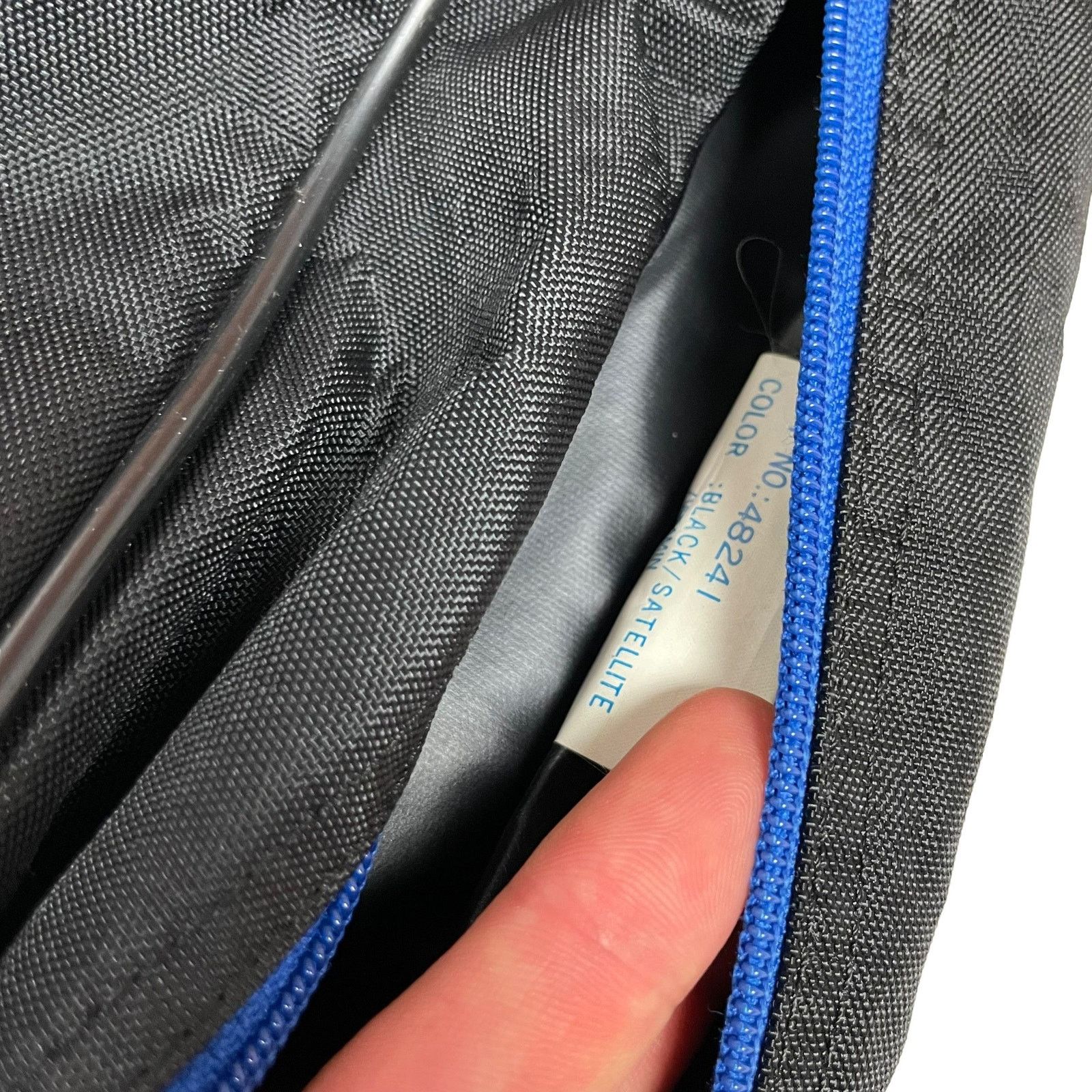 Adidas × Vintage Adidas Adults Black Blue 3-Stripes Wide Strap Crossbody Bag Size ONE SIZE - 8 Thumbnail