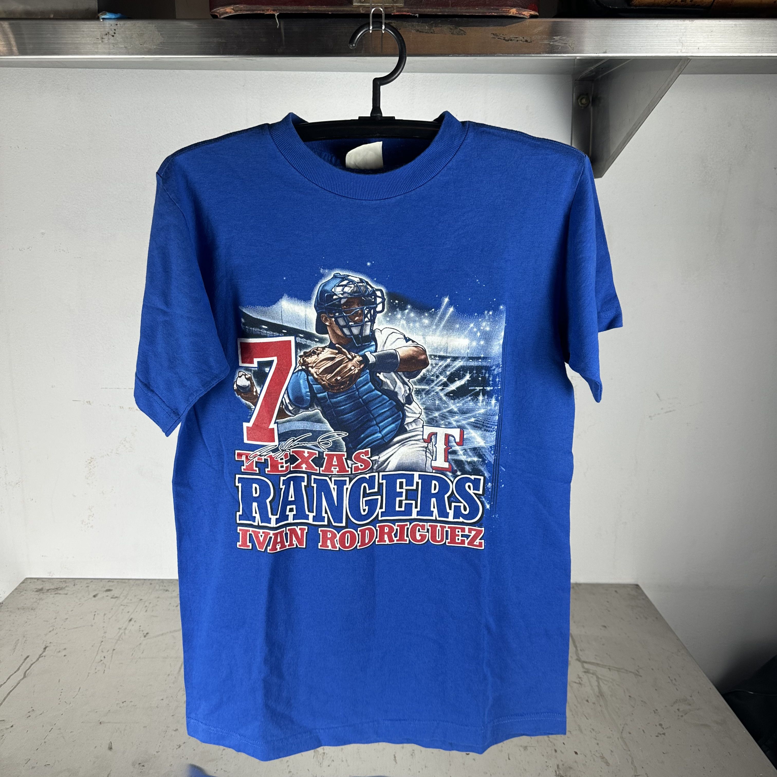 Vintage ​2001 Ivan Rodriguez Texas Rangers MLB Career Stats T-shirt Size US M / EU 48-50 / 2 - 1 Thumbnail