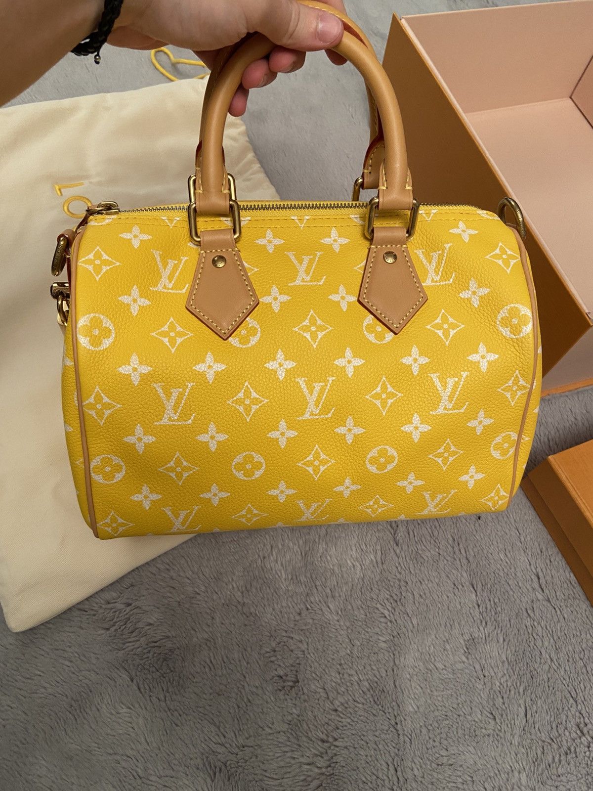 Louis Vuitton × Pharrell LOUIS VUITTON SS24 SOFT SPEEDY P9 BANDOULIÈRE 25 IN Yellow Size ONE SIZE - 20 Thumbnail