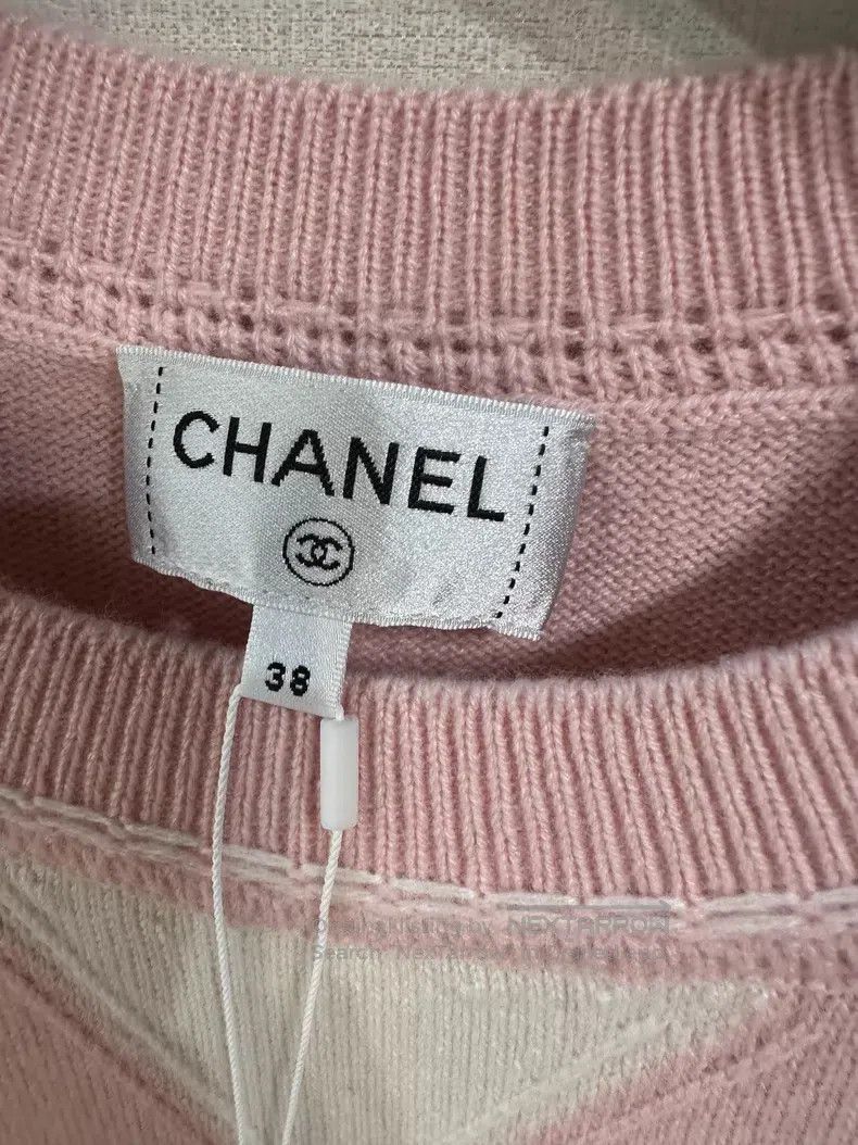 Chanel Chanel Pink and white colour-matched cashmere double C bad Size XS / US 0-2 / IT 36-38 - 2 Thumbnail