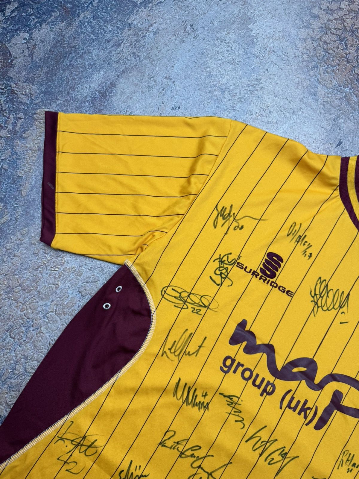 Nike Bradford City Home 2010s Football Shirt Soccer Jersey size L Size US L / EU 52-54 / 3 - 6 Thumbnail