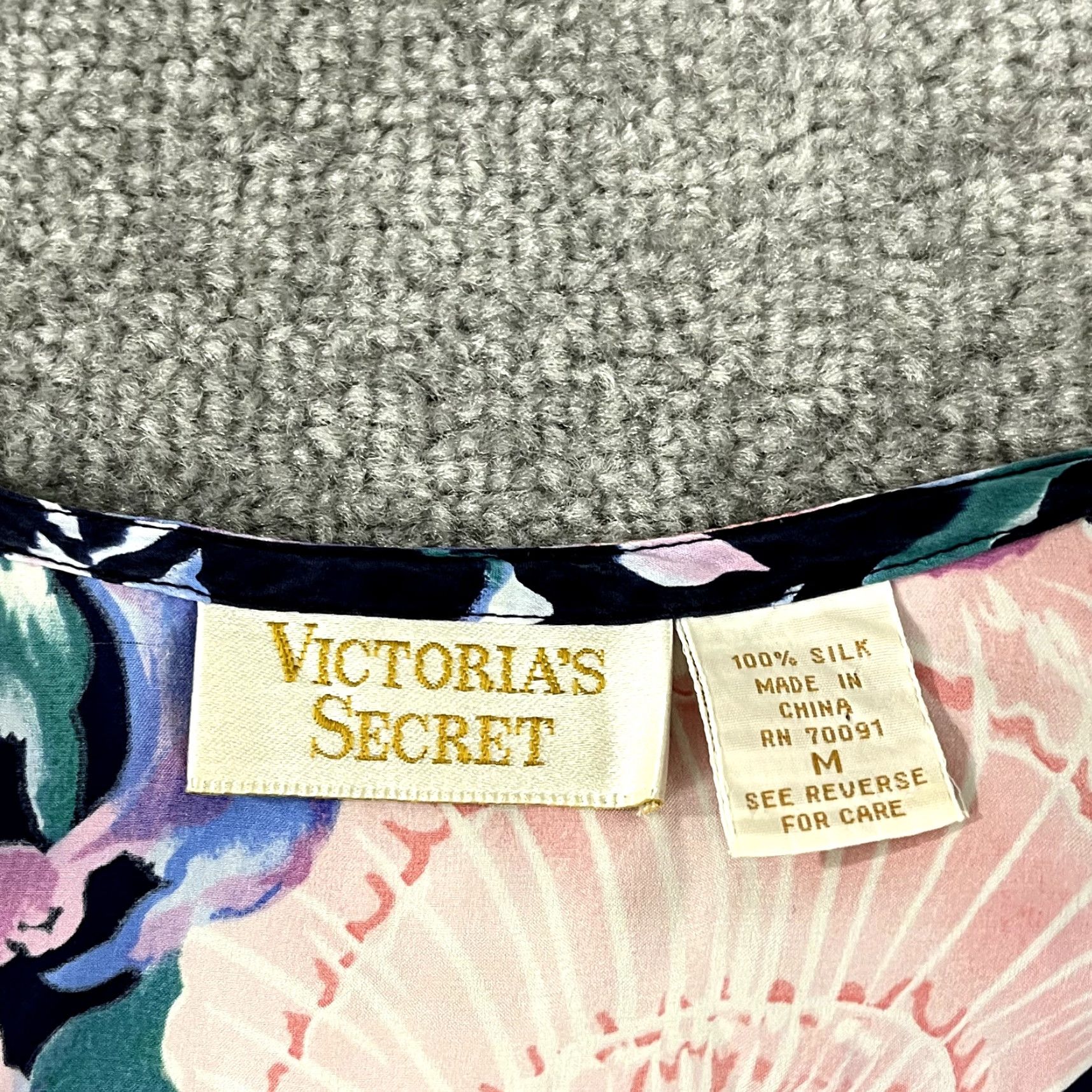 Victoria's Secret Victoria's Secret Shirt Women Medium Silk Floral Shell Tunic Lingerie Nightgown Multicolor V-Neck Button-Up Womens Size M / US 6-8 / IT 42-44 - 2 Thumbnail