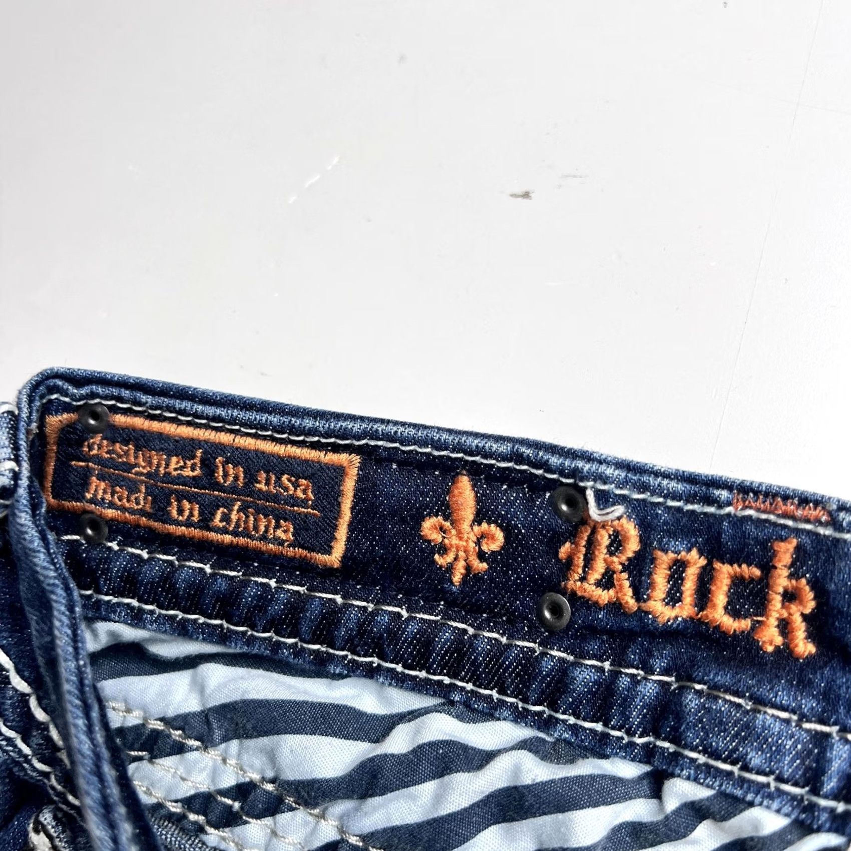Vintage Rock Revival Jeans Womens Noelle Capri Blue Denim Rhinestone Embroidered Distressed 26 Capris Size 26" / US 2 / IT 38 - 7 Thumbnail