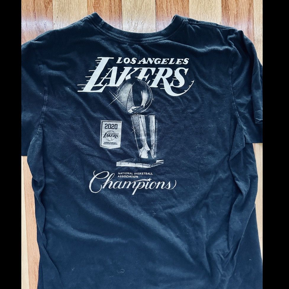Nike LA LOS ANGELES LAKERS NBA BASKETBALL 2020 CHAMPIONS TSHIRT Size US XL / EU 56 / 4 - 4 Thumbnail
