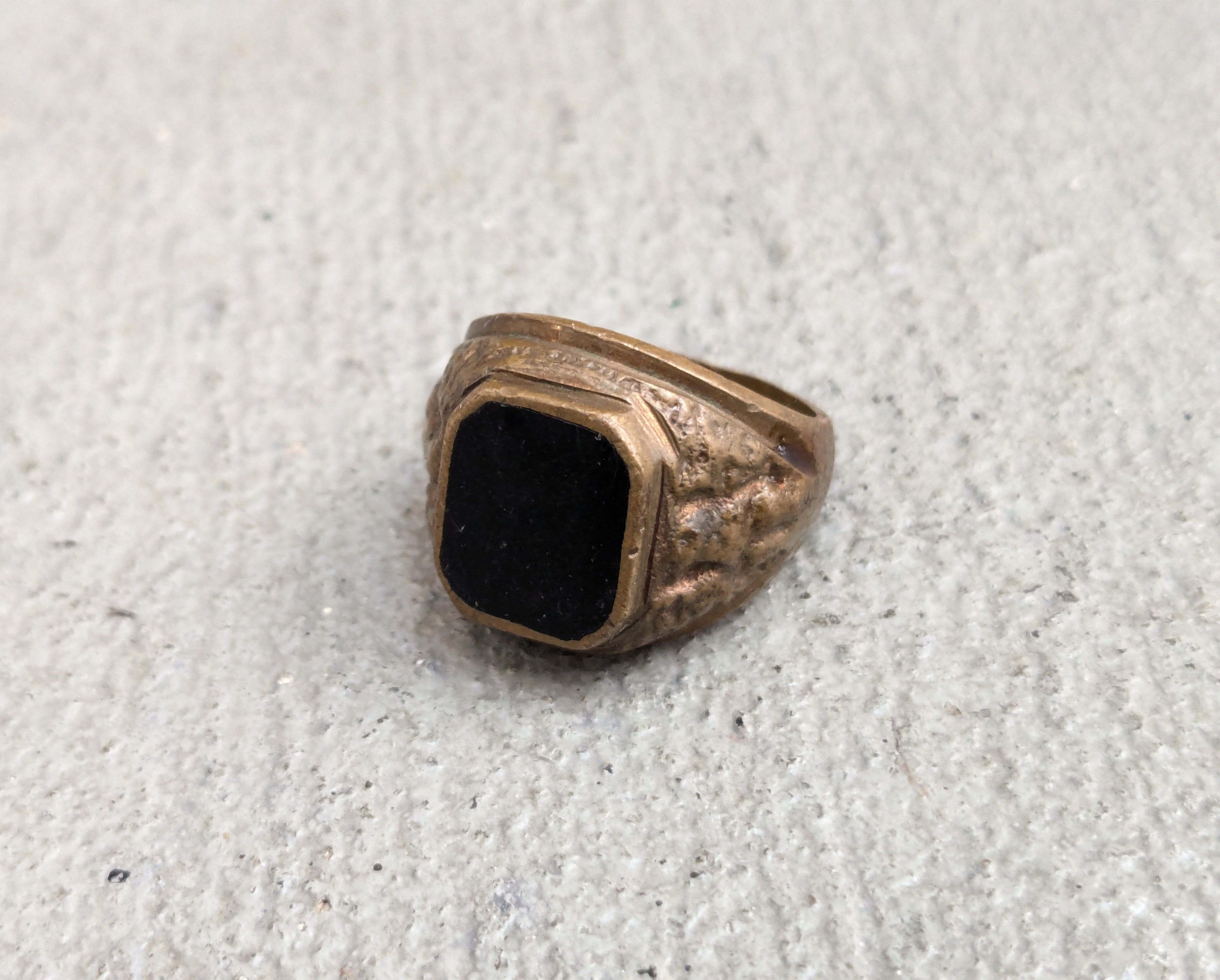 Jewelry Vintage Brass Ring Black Enamel 8.5 Square Inlay Signet Size ONE SIZE - 2 Thumbnail