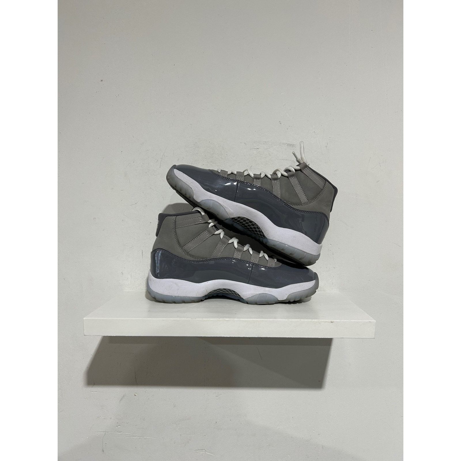 Nike JORDAN 11 RETRO COOL GREY 2021 SIZE 8 PREOWNED Size US 8 / EU 41 - 2 Thumbnail