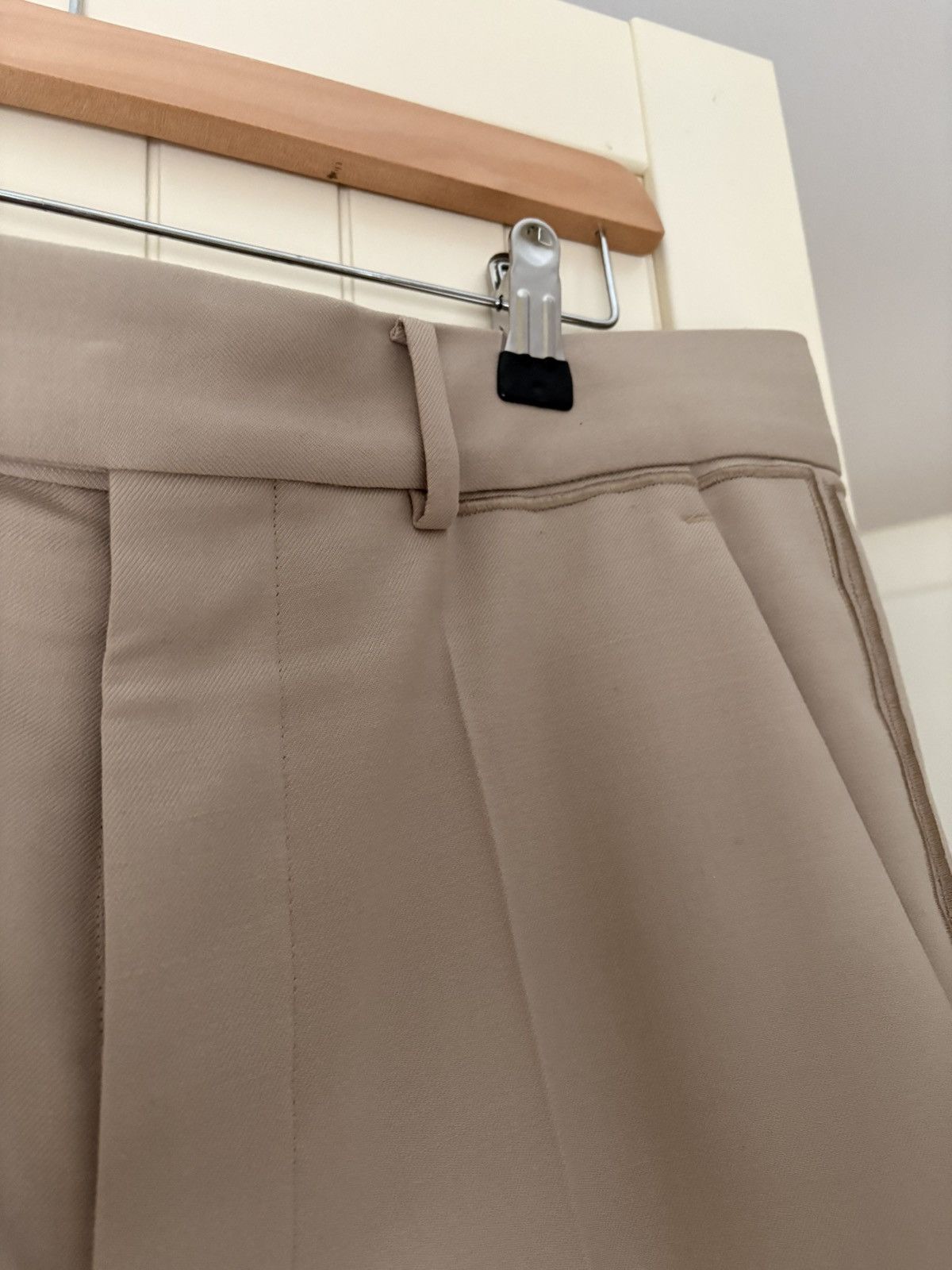 Haider Ackermann Haider Ackermann cropped pants beige gold details Size US 44 / EU 60 - 4 Thumbnail