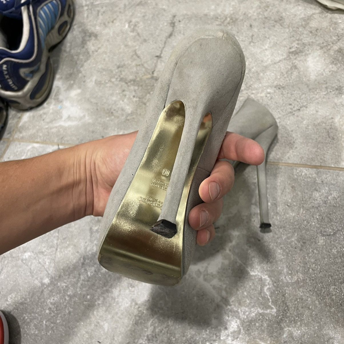 Yves Saint Laurent 35 Yves Saint Laurent Tribtoo Hair Pumps Grey stiletto heels Size US 5 / IT 35 - 5 Thumbnail