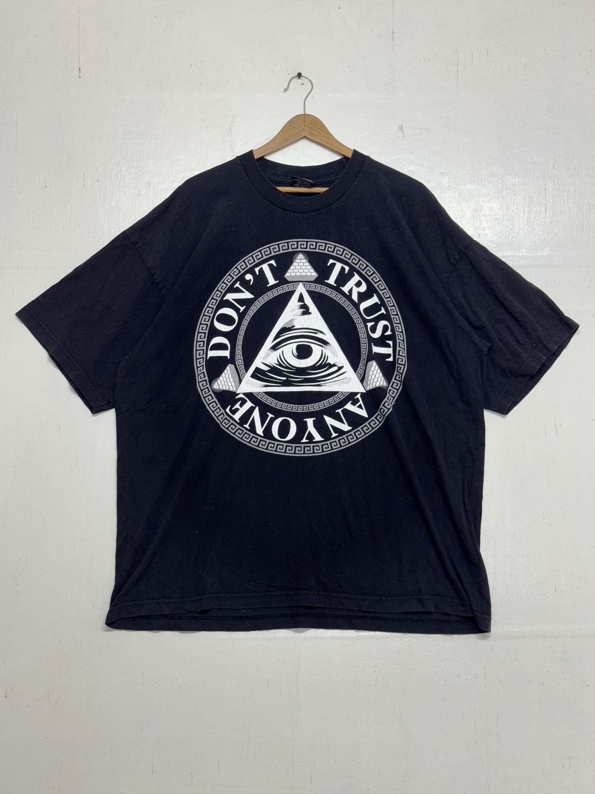 Vintage Vintage Dont Trust Anyone Sunfaded Size US XXL / EU 58 / 5 - 1 Thumbnail