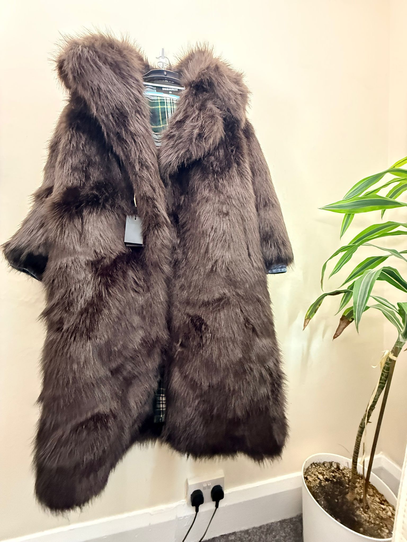 Dsquared2 Fw2018 Milan Runway inspired faux fur coat Size M / US 6-8 / IT 42-44 - 1 Thumbnail