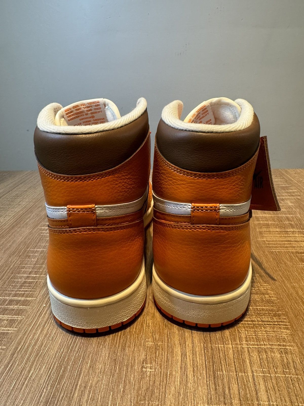 Jordan Brand Nike Sample Air Jordan 1 Retro High Starfish Women’s Size 9 Size US 9 / IT 39 - 4 Thumbnail