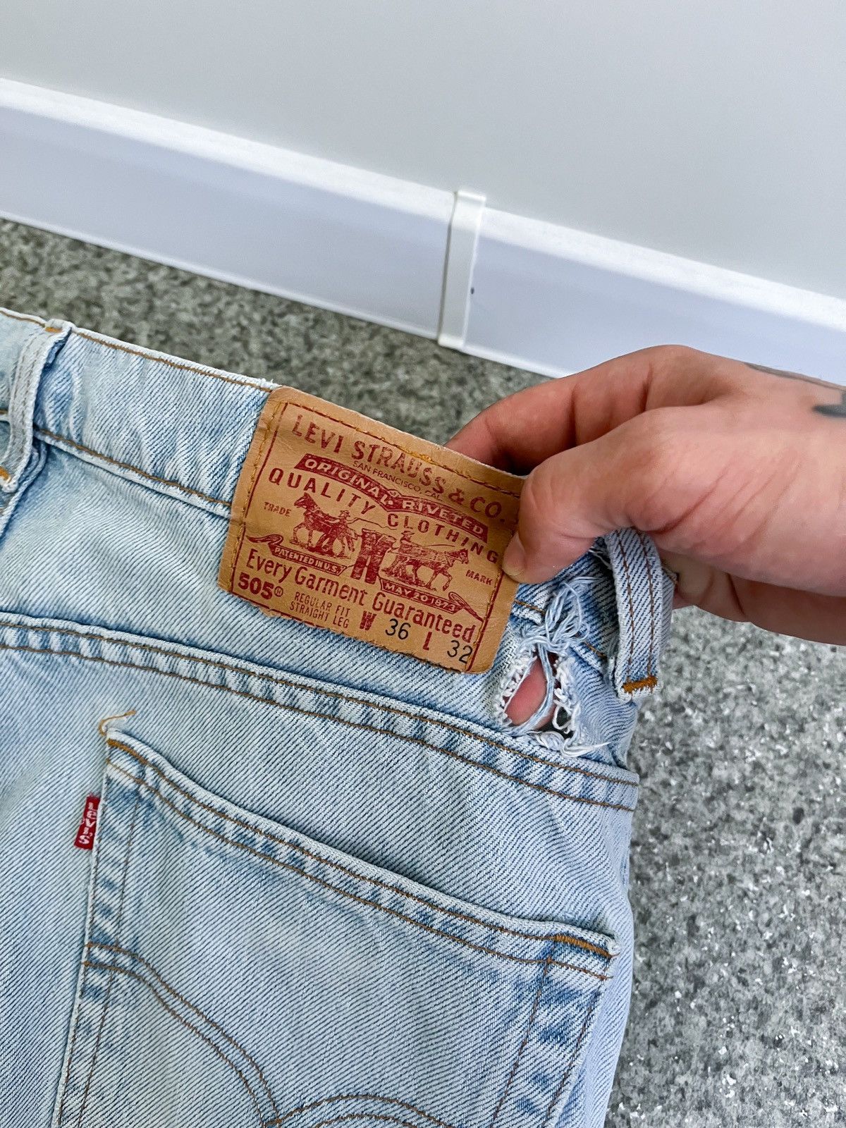 Levi's × Levi's Vintage Clothing VINTAGE 90’s 505 LEVI’s MADE IN USA DISTRESSED W36 L32 Size US 36 / EU 52 - 4 Thumbnail