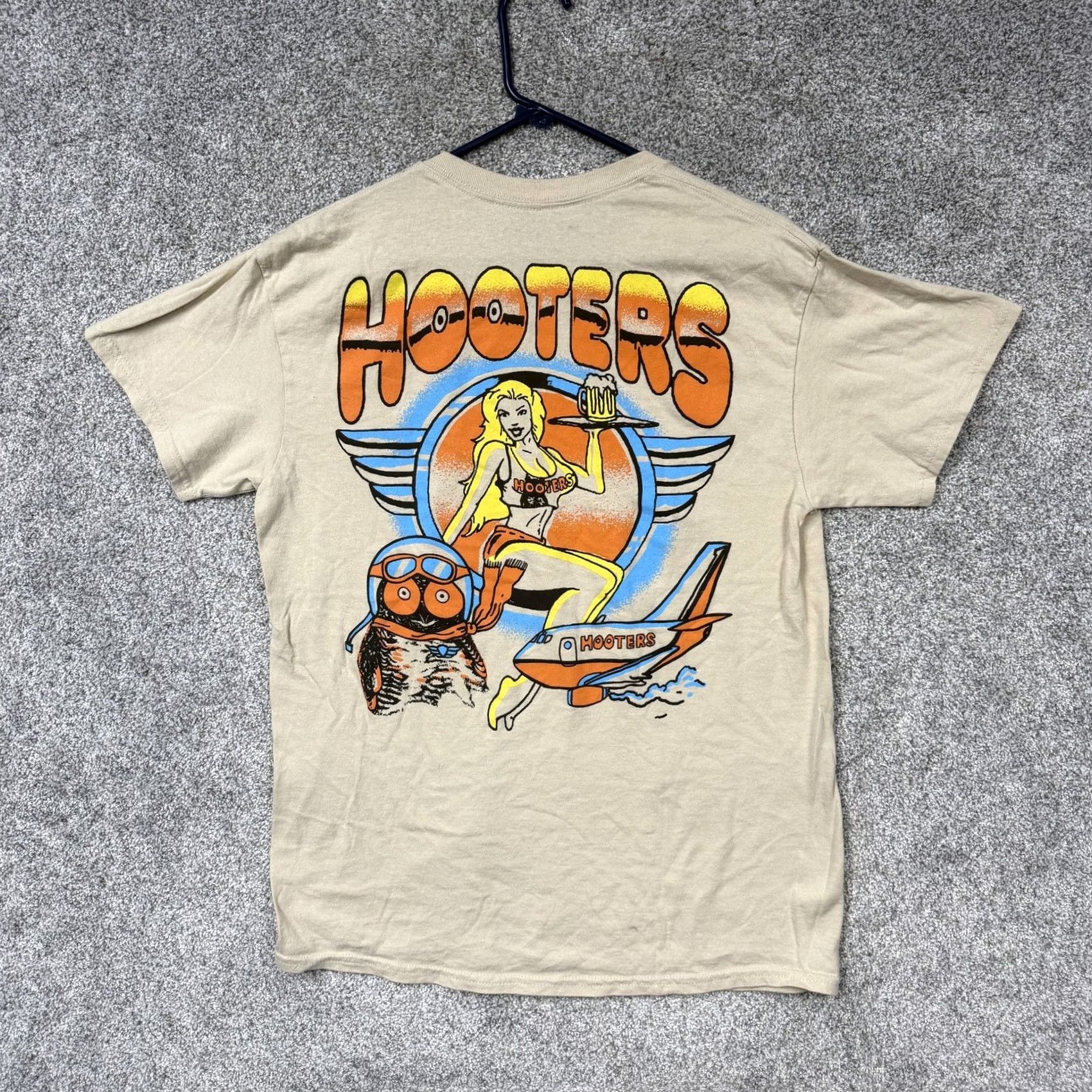 Logo 7 Hooters Shirt Mens M Tan Wings Pin-Up Aviation Graphic Tee Logo Shirt Size US M / EU 48-50 / 2 - 5 Thumbnail