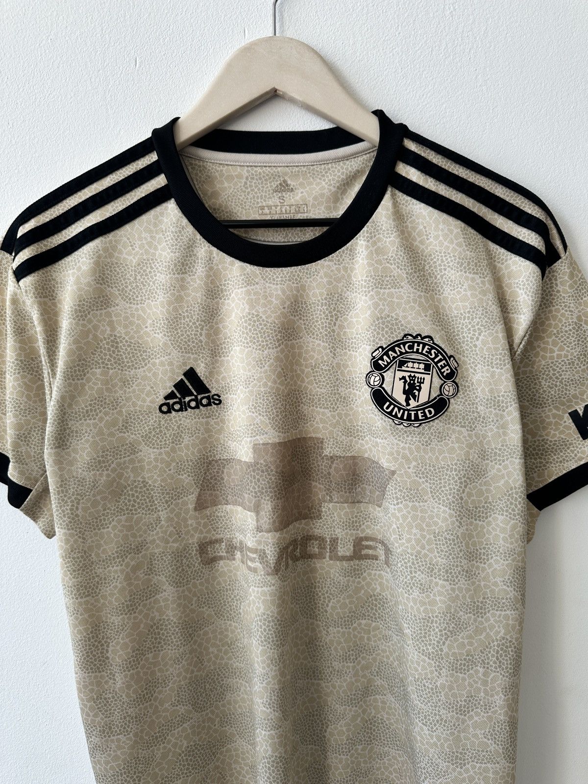 Adidas MANCHESTER UNITED 2019/2020 AWAY SOCCER JERSEY ADIDAS Size US S / EU 44-46 / 1 - 4 Thumbnail