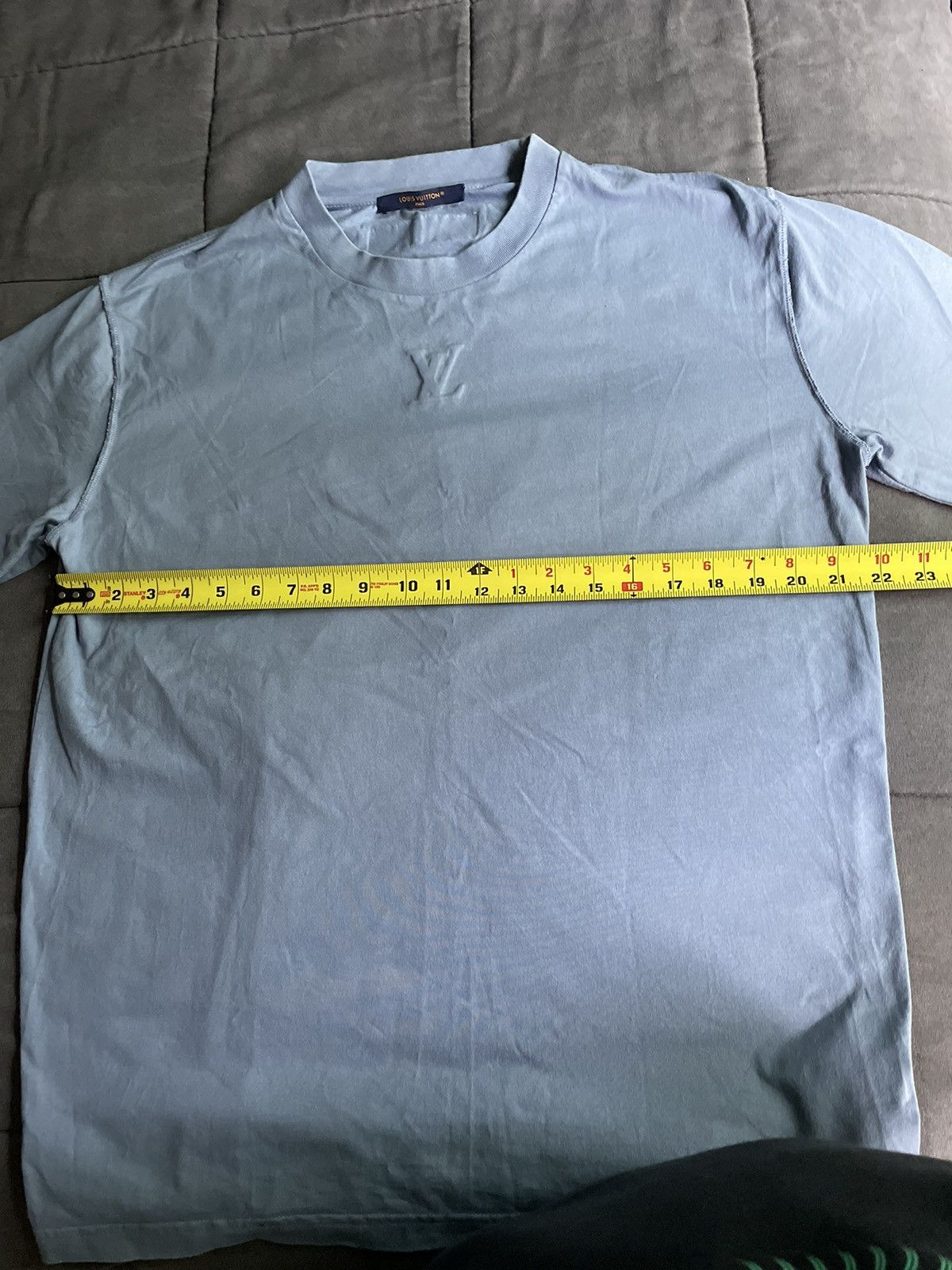 Louis Vuitton Louis Vuitton Blue Embossed Logo T Shirt Size US XL / EU 56 / 4 - 7 Thumbnail