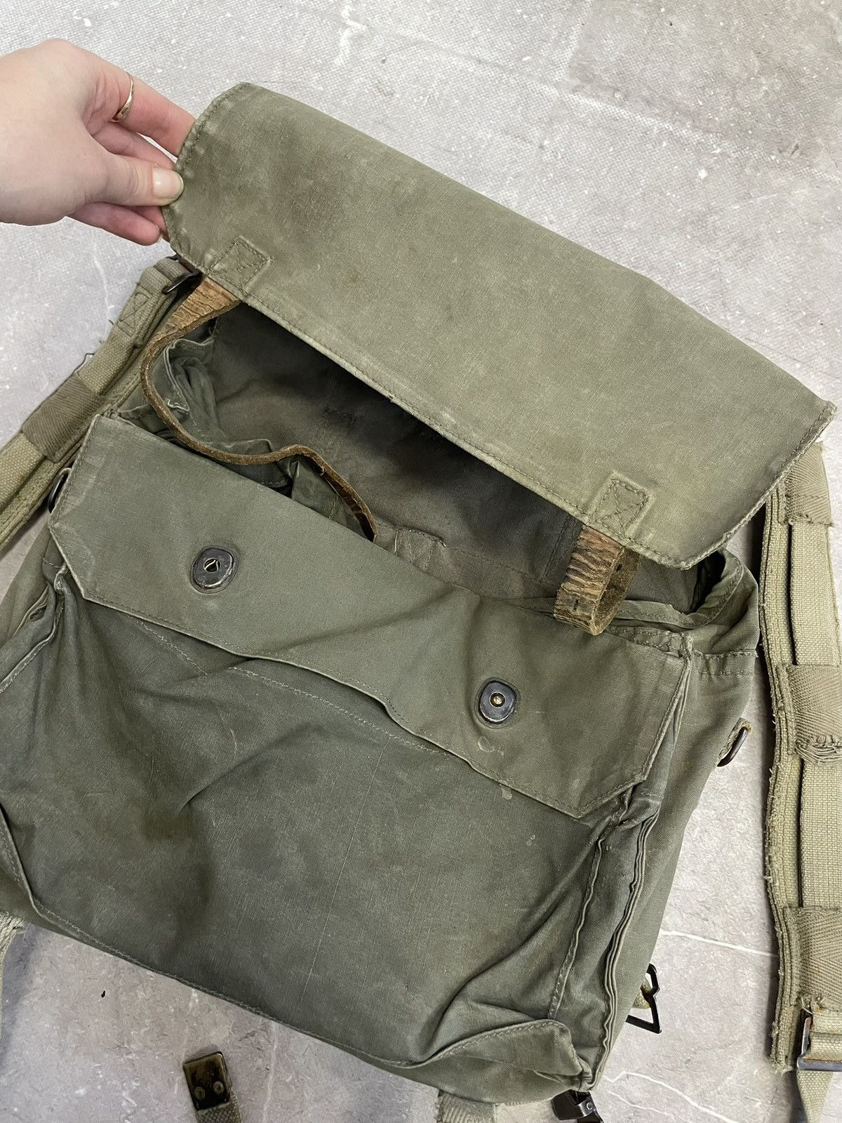 Japanese Brand Vintage military green canvas bag utilitarian army style Size ONE SIZE - 3 Thumbnail