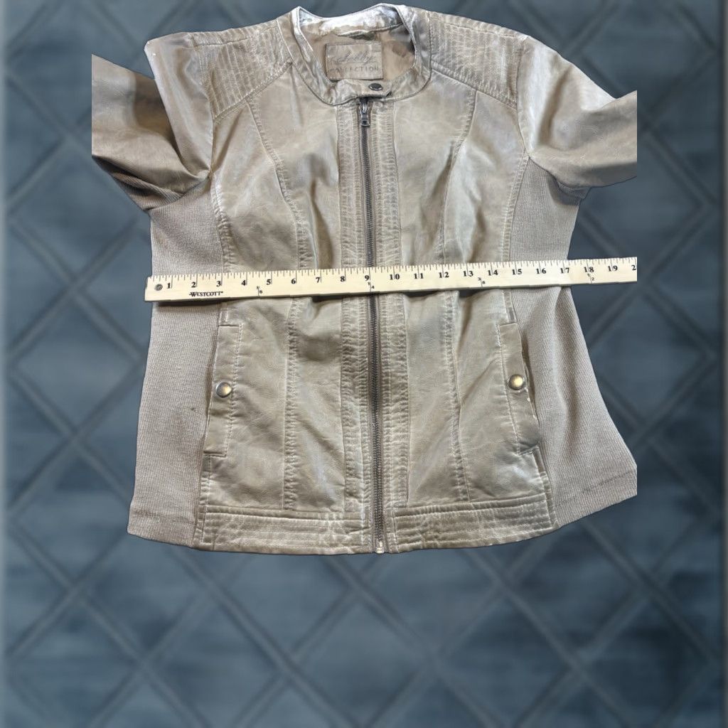 Vintage Sebby Collection Women's Leather Jacket Long Sleeve Light Brown Size L Brown Jacket Basic Jacket Regular Size L / US 10 / IT 46 - 1 Thumbnail