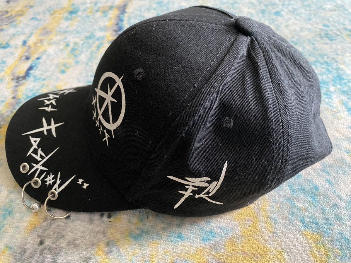 Japanese Brand Utility grunge gothic logo cap Size ONE SIZE - 3 Thumbnail