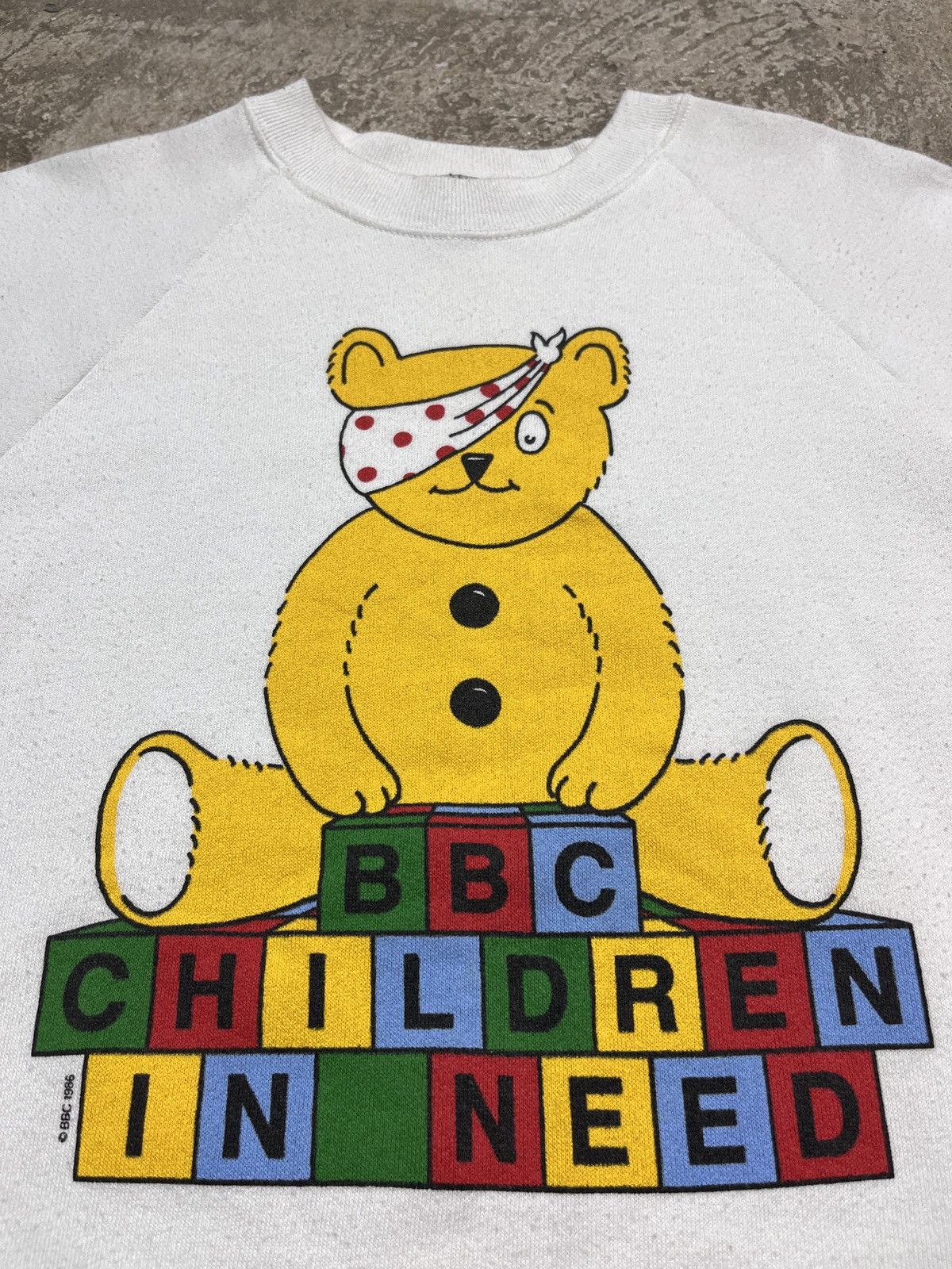 Vintage 1986 BBC CHILDREN IN NEED SWEATSHIRT - LOT № 1295 Size US L / EU 52-54 / 3 - 4 Thumbnail