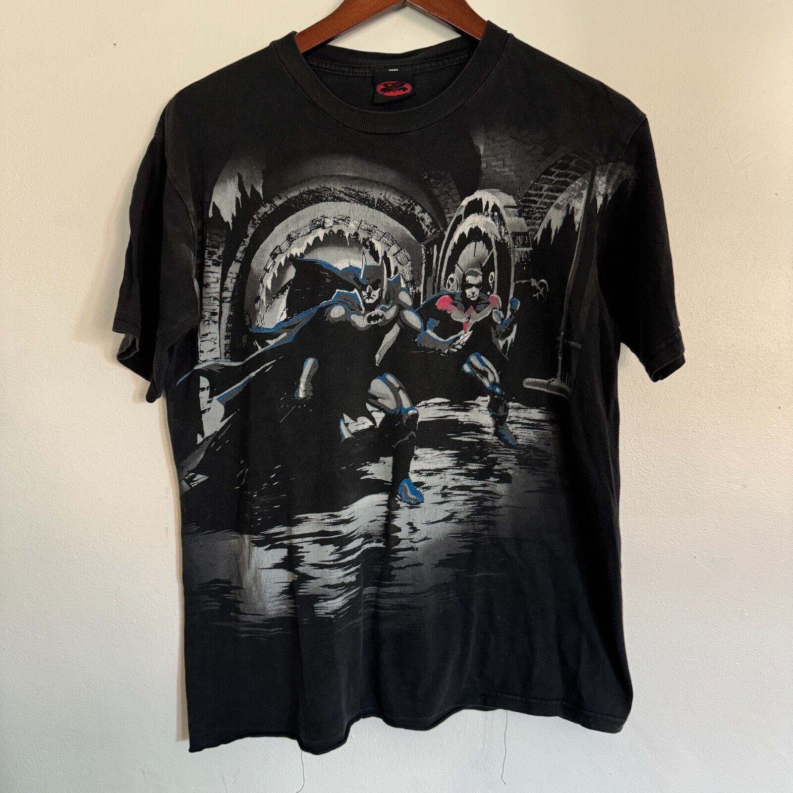 DC Comics Vintage 1997 Batman Robin Movie AOP Large Cave Comic T-Shirt Size US L / EU 52-54 / 3 - 1 Thumbnail
