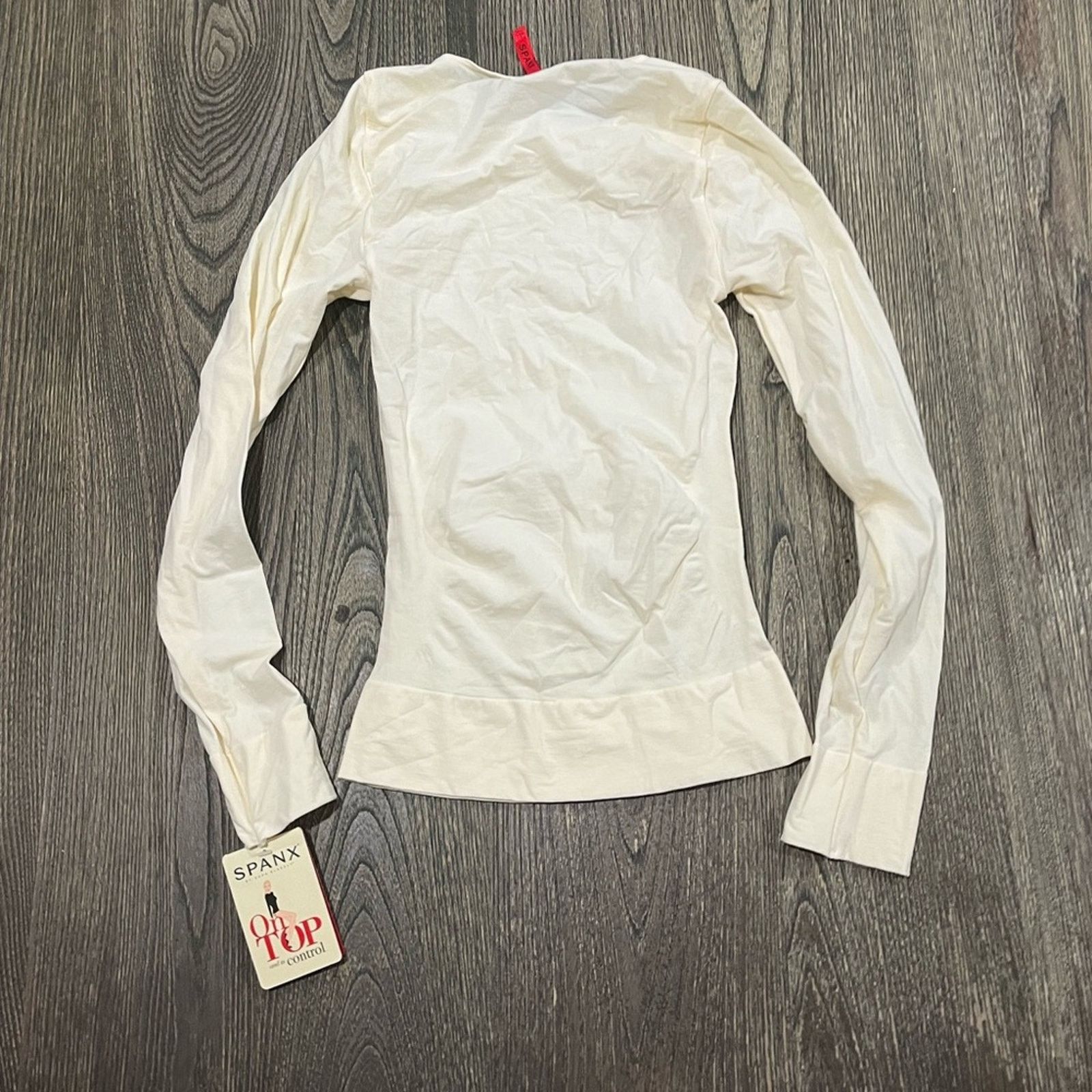 Spanx NWT Spanx On Top and In Control Top Crew Neck White L Size L / US 10 / IT 46 - 5 Thumbnail