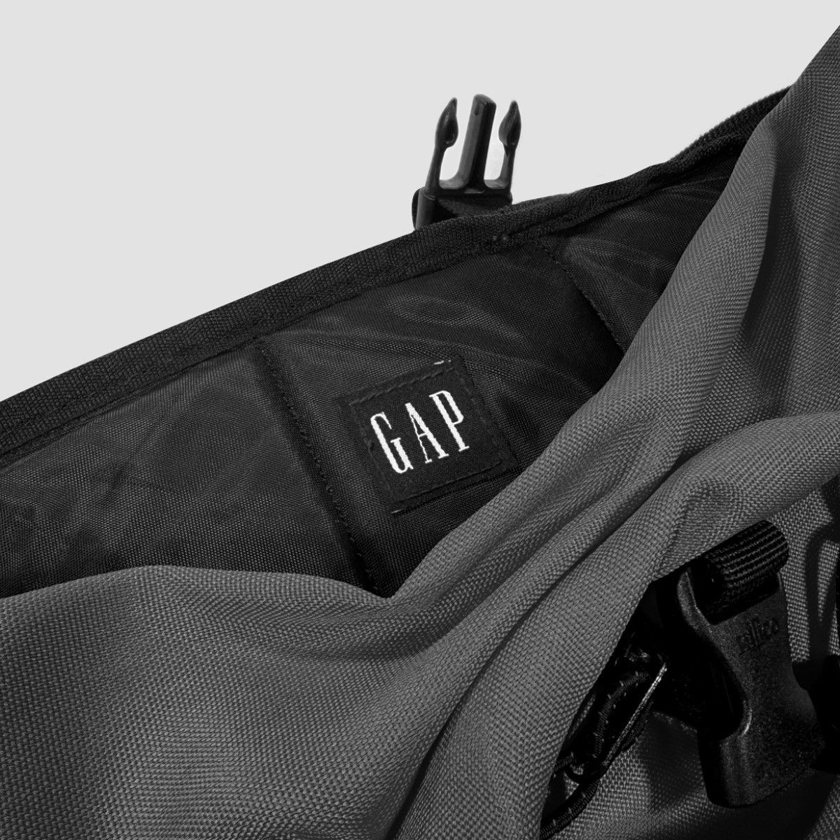 Gap × Vintage 2000's vintage Gap technical red Slingbag Size ONE SIZE - 5 Thumbnail
