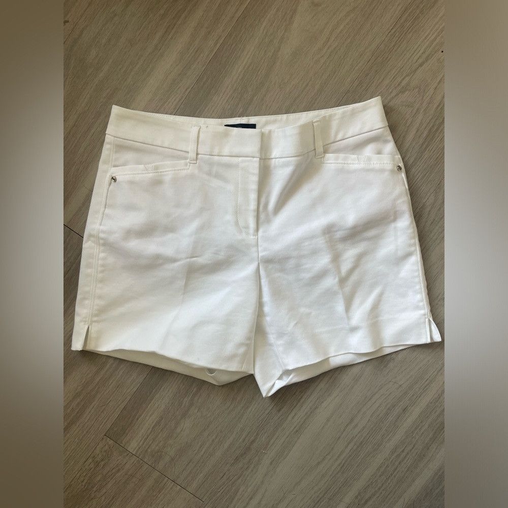 White House Black Market White House black market 5” short in white Size 26" / US 2 / IT 38 - 1 Thumbnail