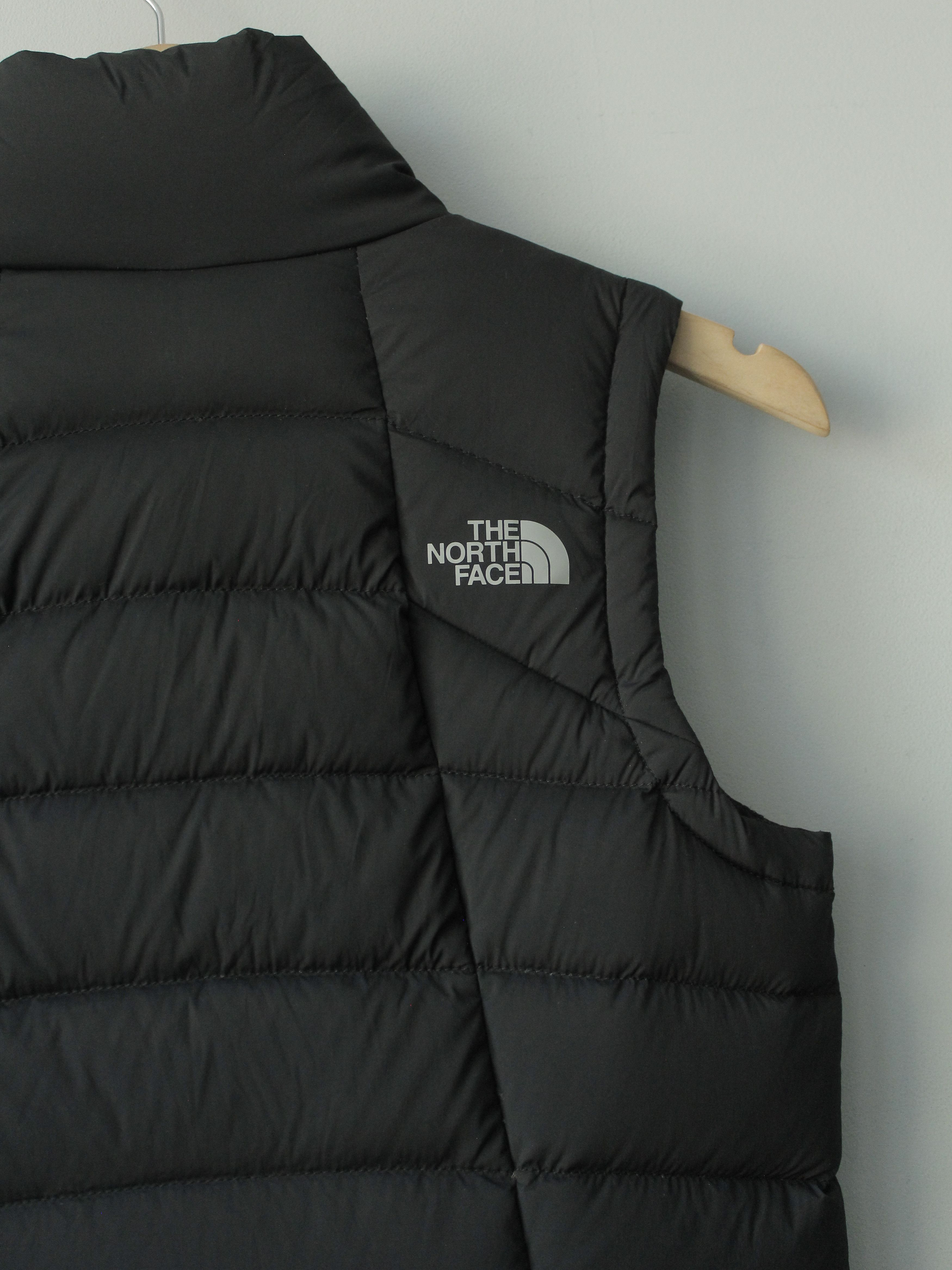 The North Face TNF 700 WOMENS BLACK DOWN FILLED VEST XS S REFLECTIVE LOGO Size XS / US 0-2 / IT 36-38 - 4 Thumbnail