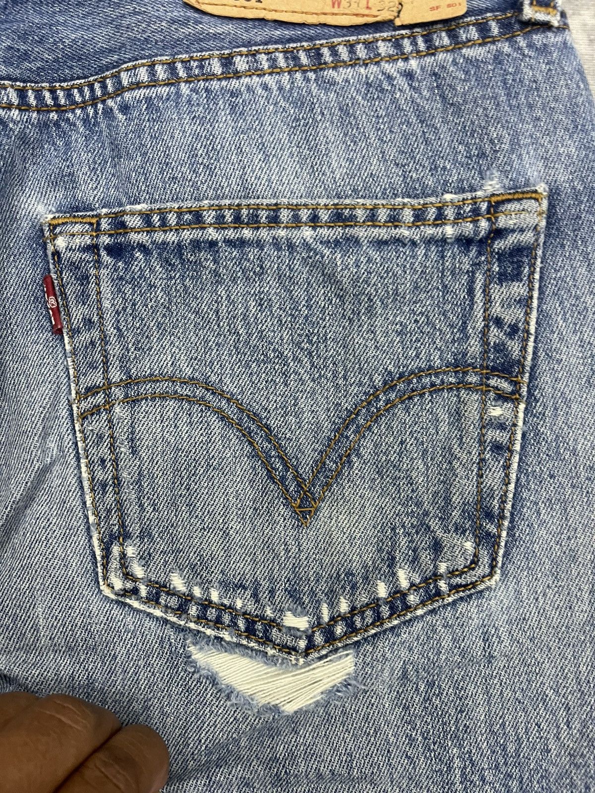 Levi's Thrashed Vintage Levi’s 501 Destructed Light Wash Size US 31 - 11 Thumbnail