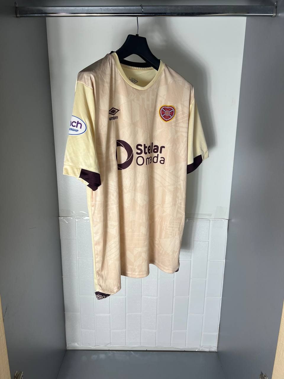 Umbro VINTAGE UMBRO FC HEARTS OF MIDLOTHIAN ENGLAND SOCCER JERSEY Size US XL / EU 56 / 4 - 3 Thumbnail