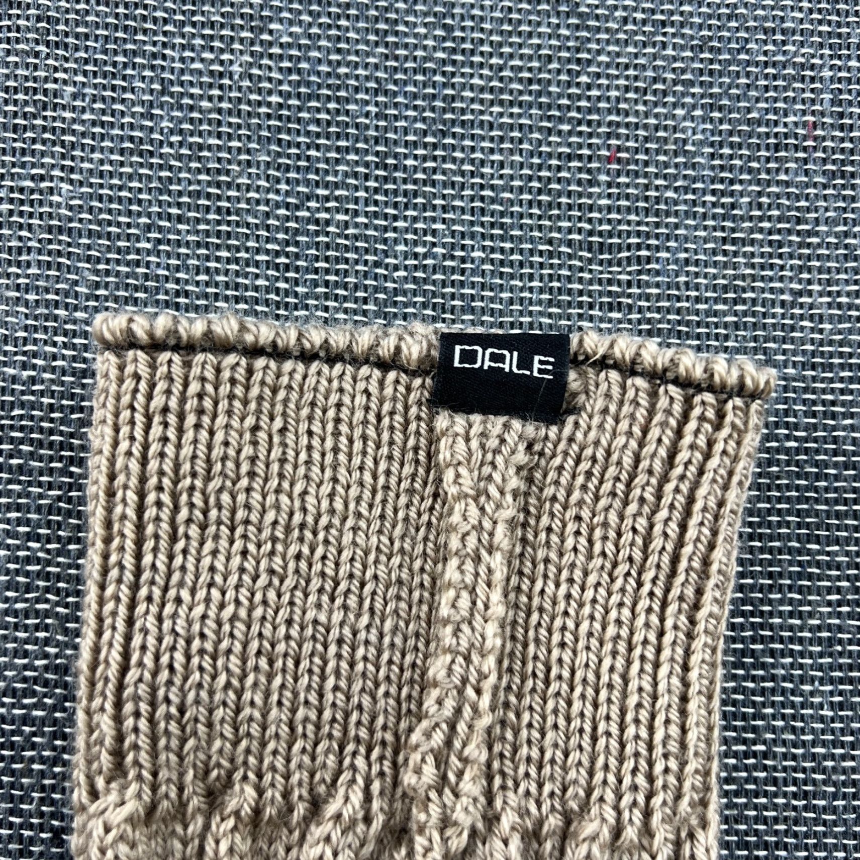 Dale Of Norway Dale of Norway Arm Warmer Beige 100% New Wool Knit Cable Knit Arms Unisex Adults One Size Wool Arm Warmer Size ONE SIZE - 3 Thumbnail