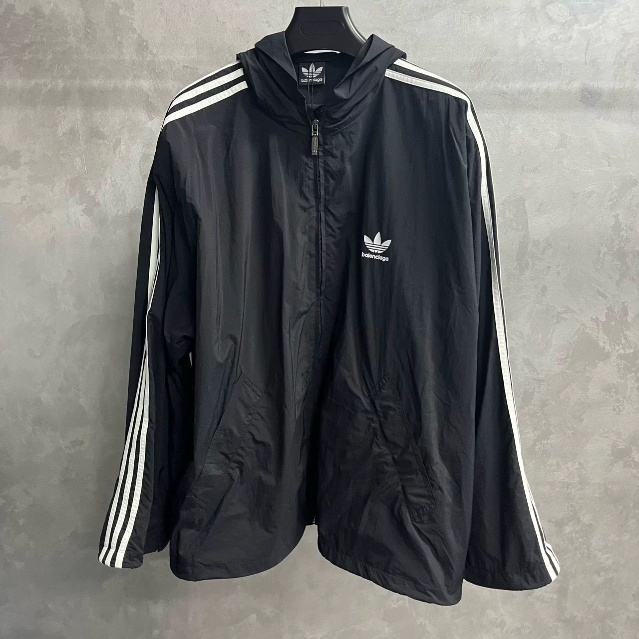Balenciaga Balenciaga Retro Graphic Black Hoodie L Men Size US L / EU 52-54 / 3 - 1 Thumbnail