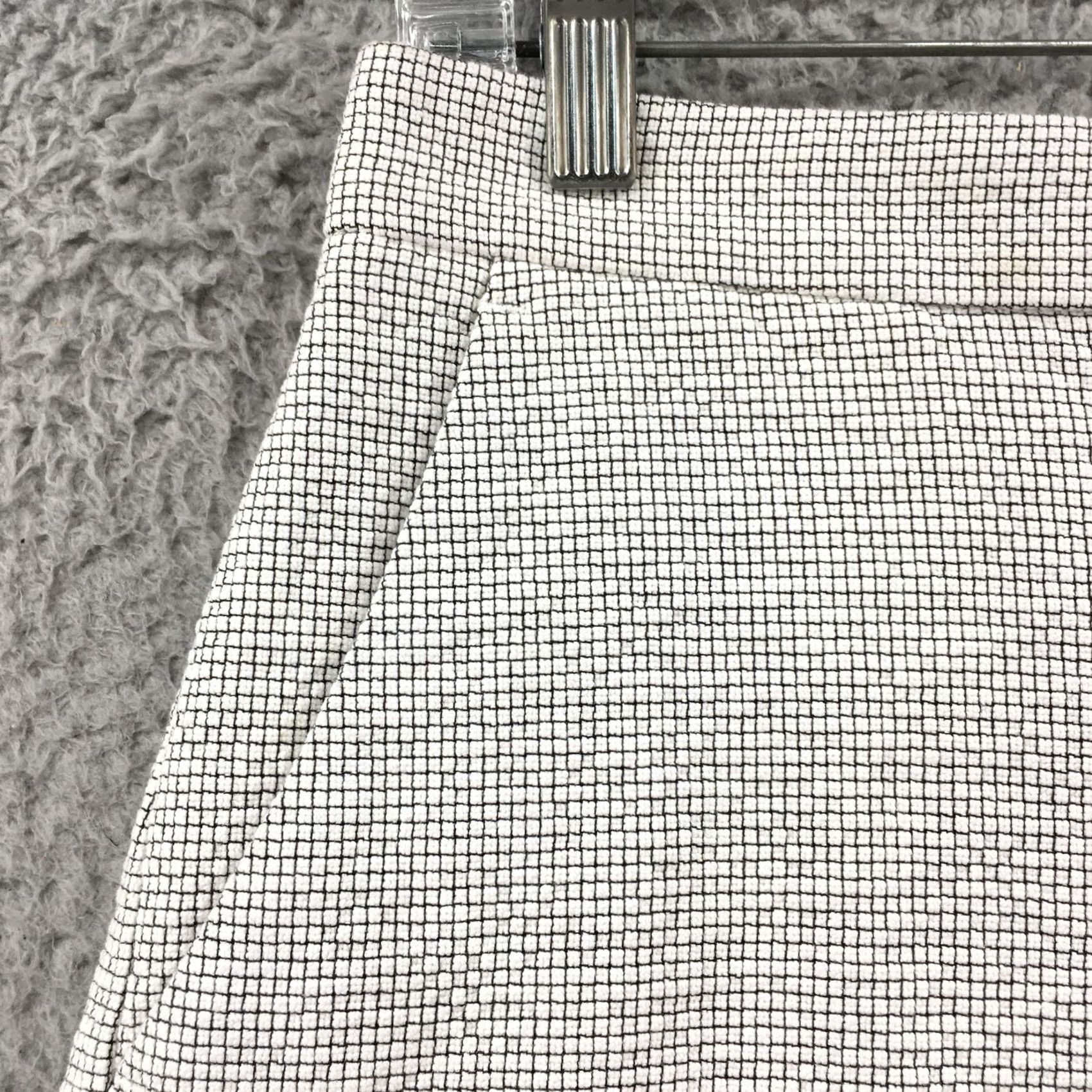Banana Republic Banana Republic Shorts Womens 0 White Chino Black Tweed Low Rise Hook Button Zip Size 25" / US 0 / IT 36 - 4 Thumbnail