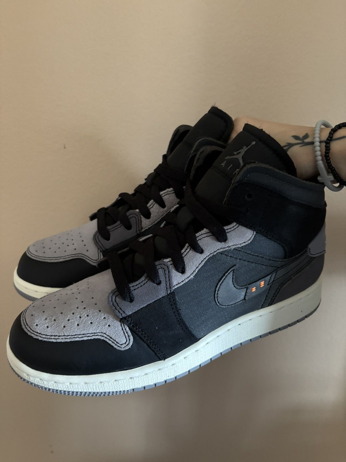 Jordan Brand Air Jordan 1 Mid SE Craft GS 'Inside Out - Black' Size US 6.5 / EU 39-40 - 6 Thumbnail