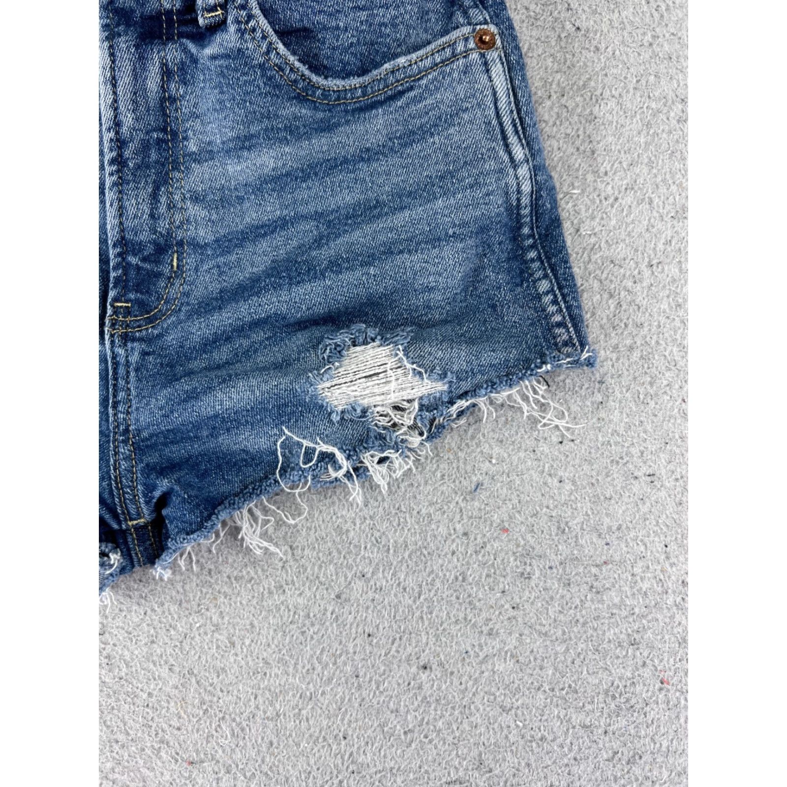 Vintage Arizona Jeans Shorts Womens Denim Cutoff Distressed High Rise 22x1 3 Blue Floral Vintage? No (but must follow rules). Size 26" / US 2 / IT 38 - 2 Thumbnail