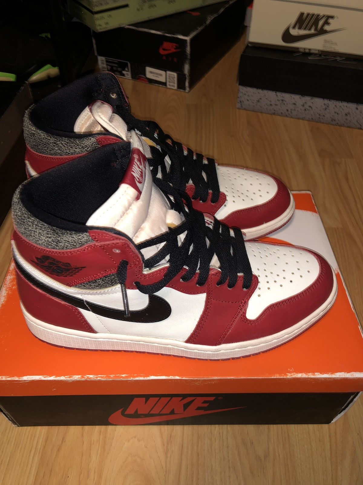 Nike Air Jordan 1 Retro High OG Chicago Lost And Found - Size 9.5 Size US 9.5 / EU 42-43 - 4 Thumbnail