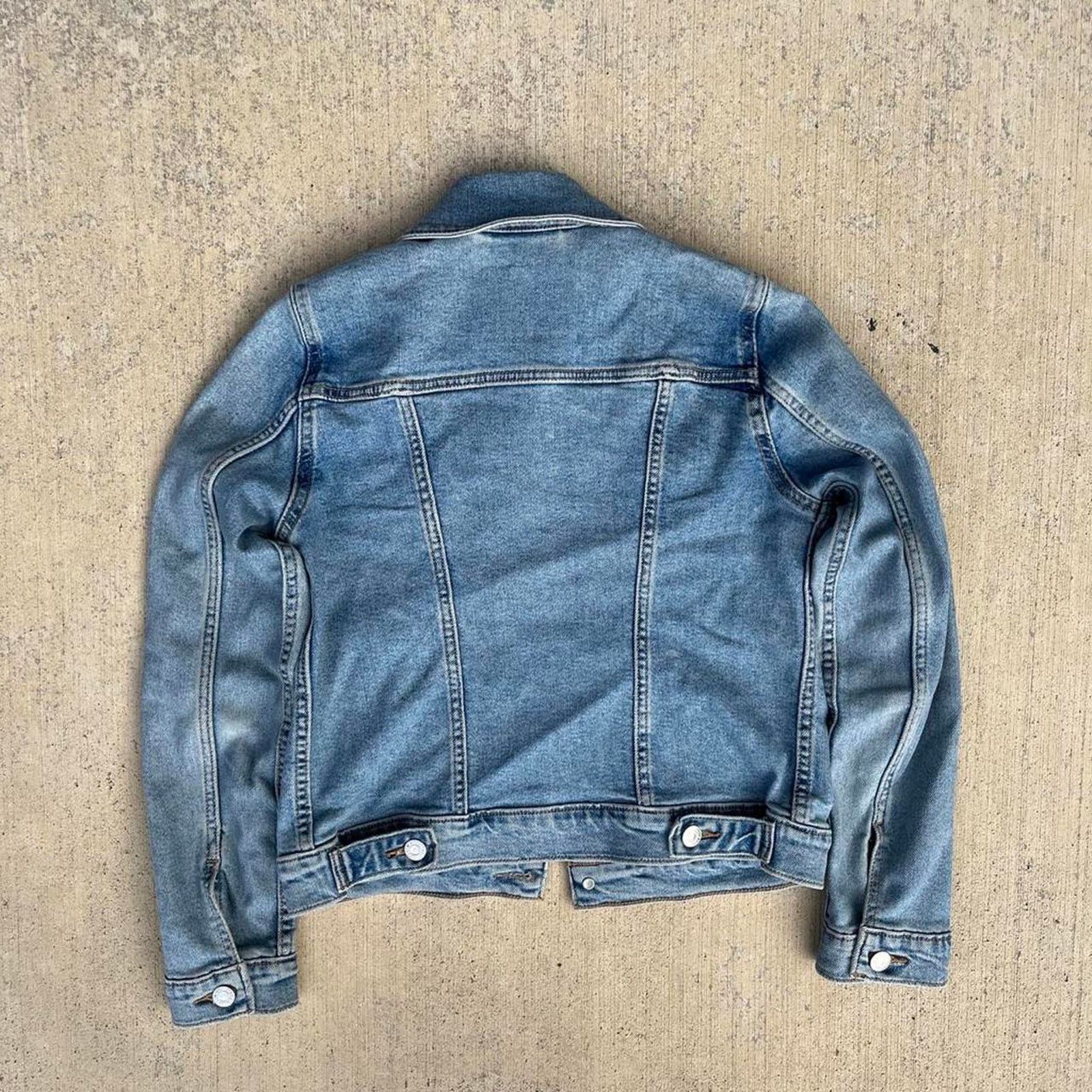 Levi's Women's Original Levi Trucker Jacket Jeanie Medium Blue Wash Size XS / US 0-2 / IT 36-38 - 4 Thumbnail