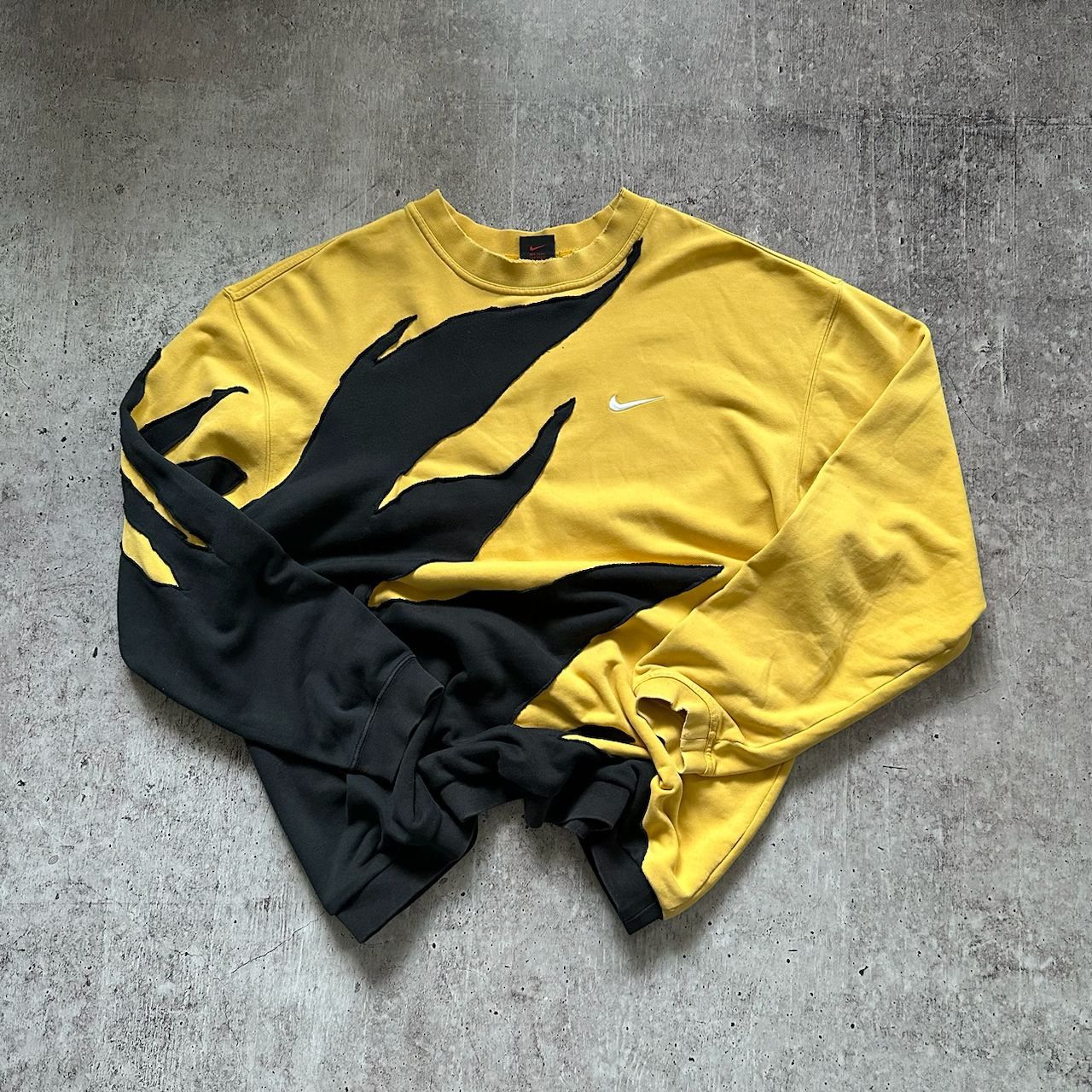 Nike Nike Vintage 1of1 Custom Distressed Style Boxy Sweatshirt Size US M / EU 48-50 / 2 - 1 Thumbnail
