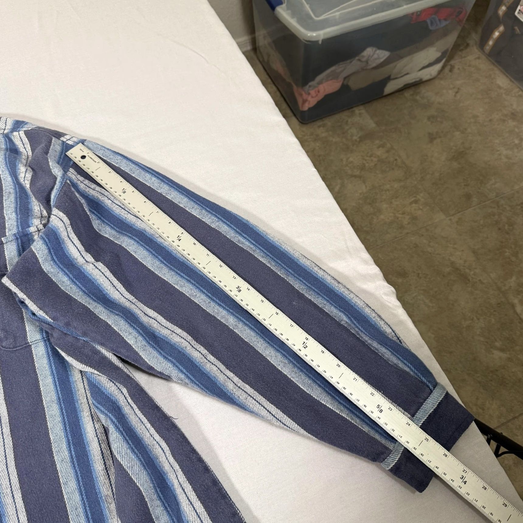 Quiksilver VINTAGE Quiksilver Shirt Mens Large Button-Up Blue Heavyweight Flannel 90s Surf-Style Plaid Casual Mens Size US L / EU 52-54 / 3 - 6 Thumbnail