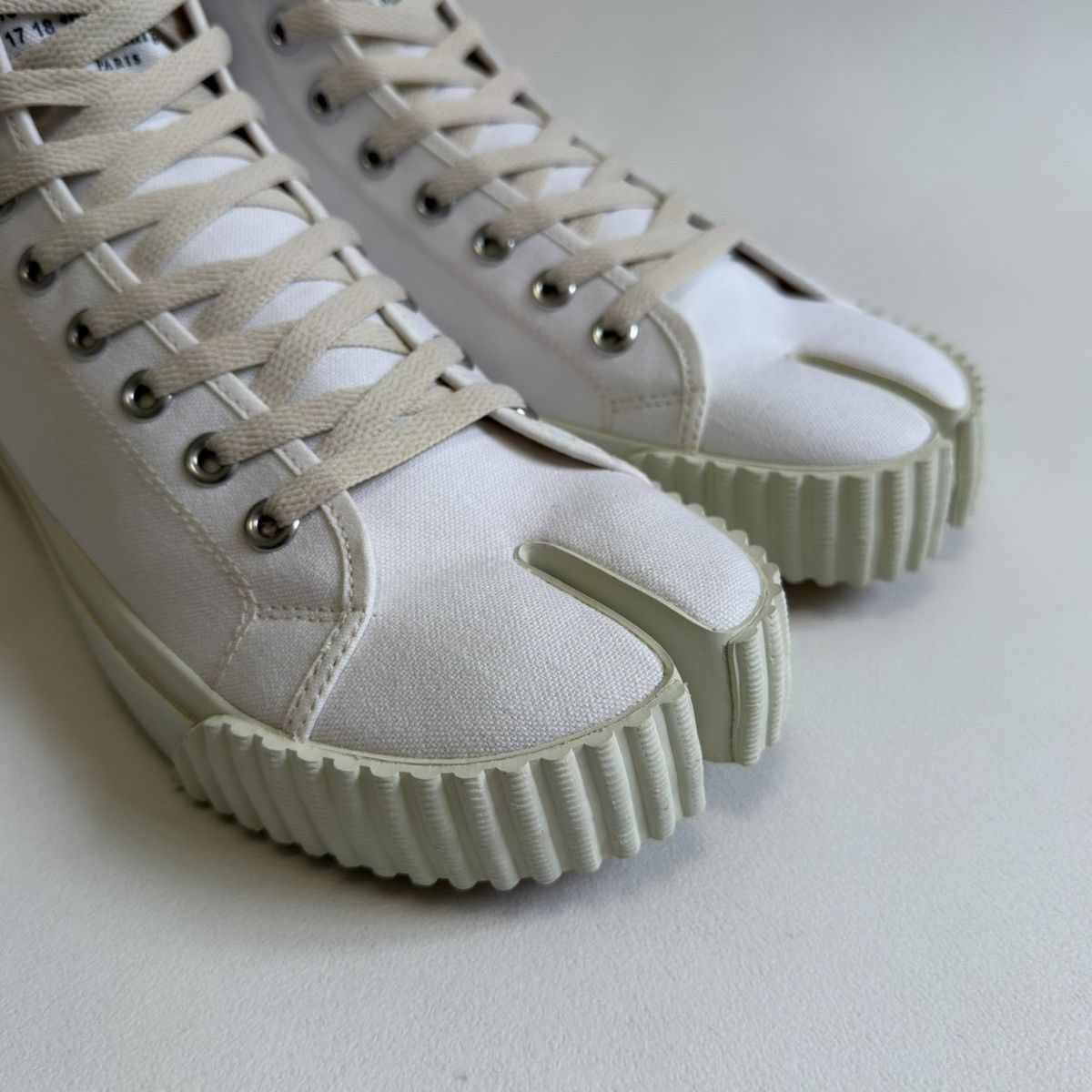 Maison Margiela White Canvas High Top Tabi Sneakers Size US 9 / EU 42 - 11 Thumbnail