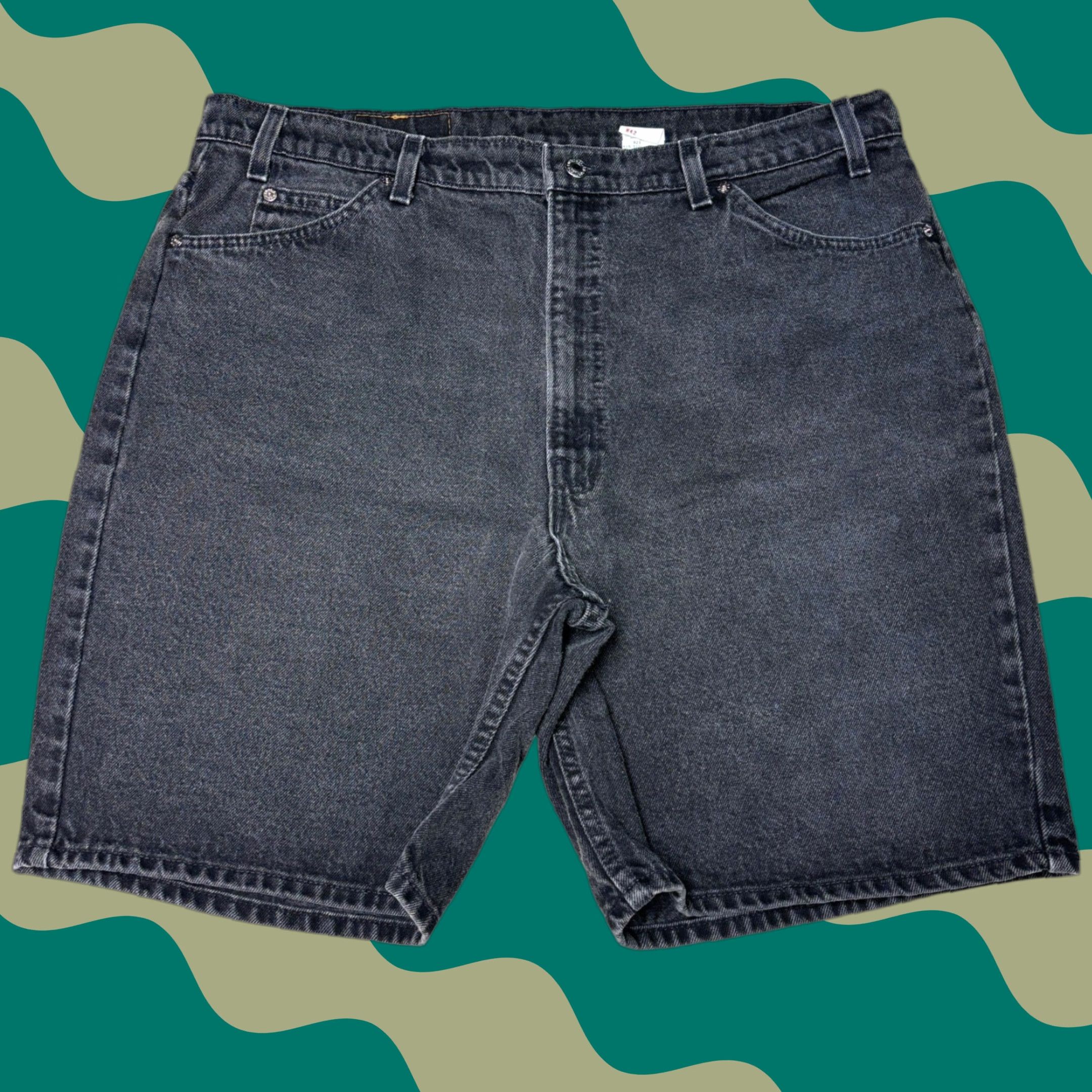 Levi's VINTAGE Levi's 550 Relaxed Fit Black Denim Shorts Bermuda Men 42 Charcoal Wash Pockets Casual Streetwear 90s Womens Mens Boys Girls Size US 42 / EU 58 - 1 Thumbnail