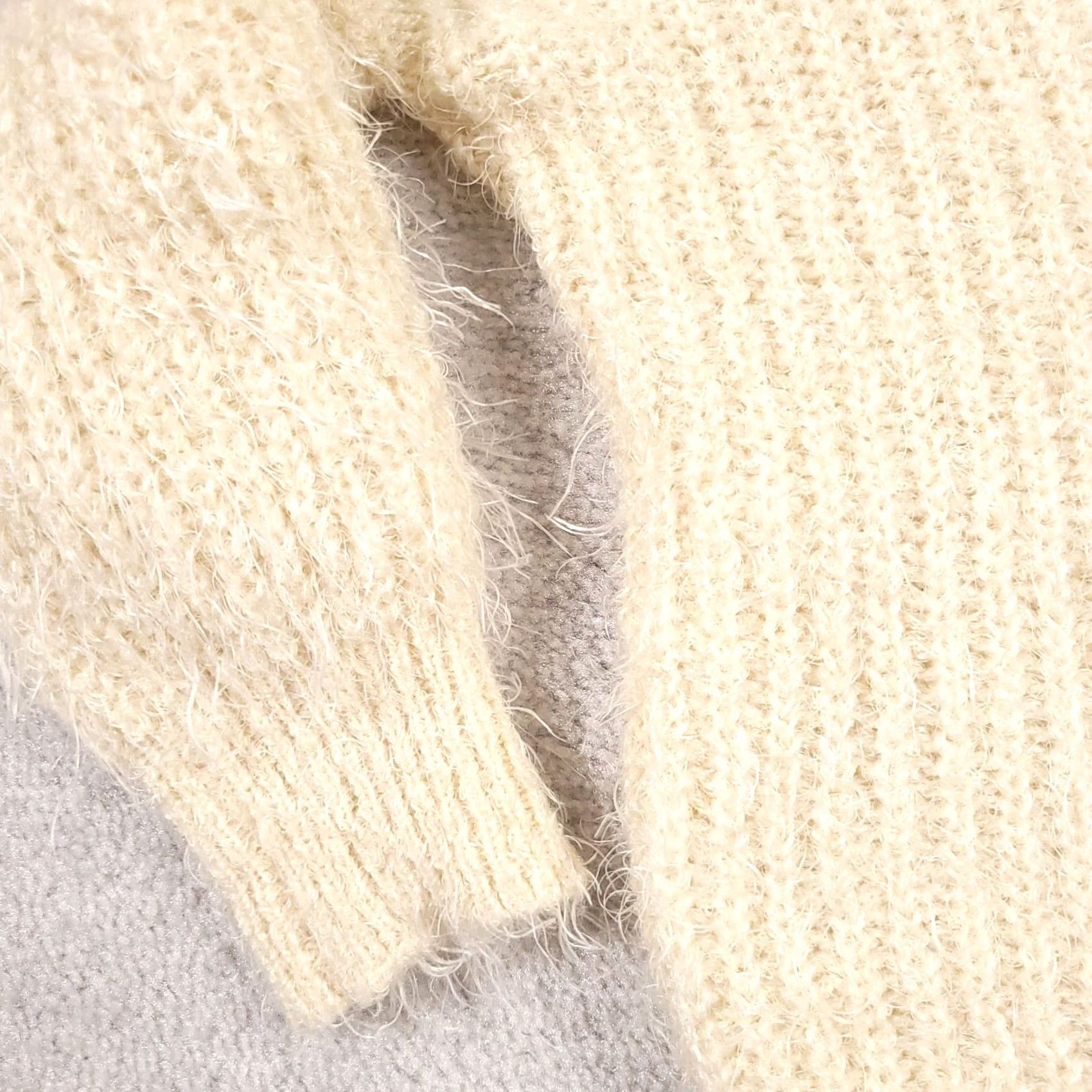 Akira VINTAGE Akira Chicago Black Label Sweater Womens Large Ivory Eyelash V Neck Soft Casual Size L / US 10 / IT 46 - 4 Thumbnail