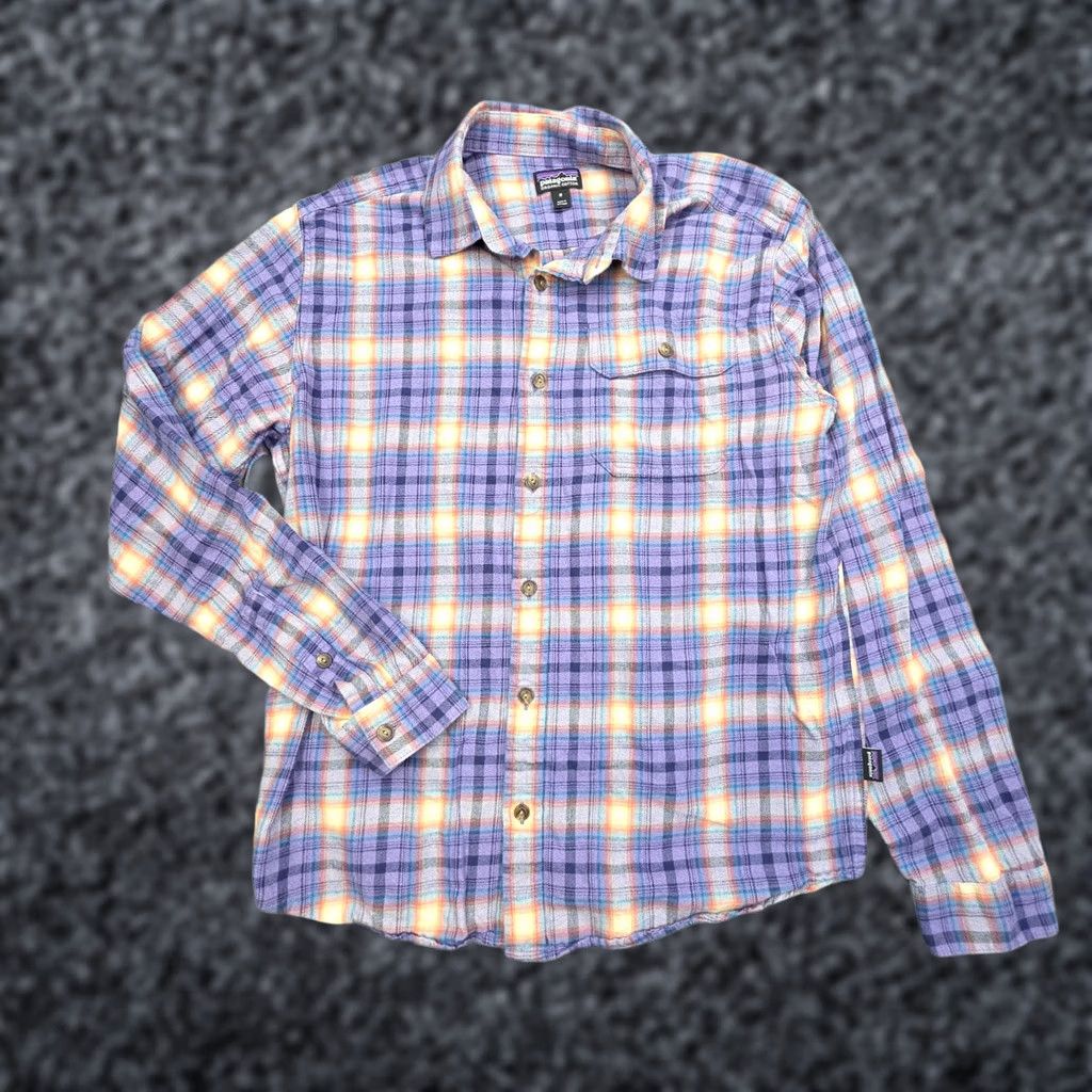 Patagonia Patagonia Fjord Flannel Shirt Mens Medium Purple Plaid Lightweight Long-Sleeved Button-Up Size US M / EU 48-50 / 2 - 1 Thumbnail