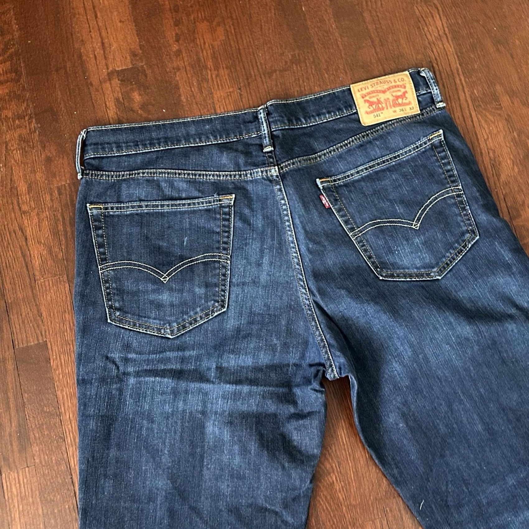 Levi's Levi's 541 Jeans 36 x 28 Athletic Fit Blue Cotton Blend Dark Wash Jeans Size US 36 / EU 52 - 5 Thumbnail