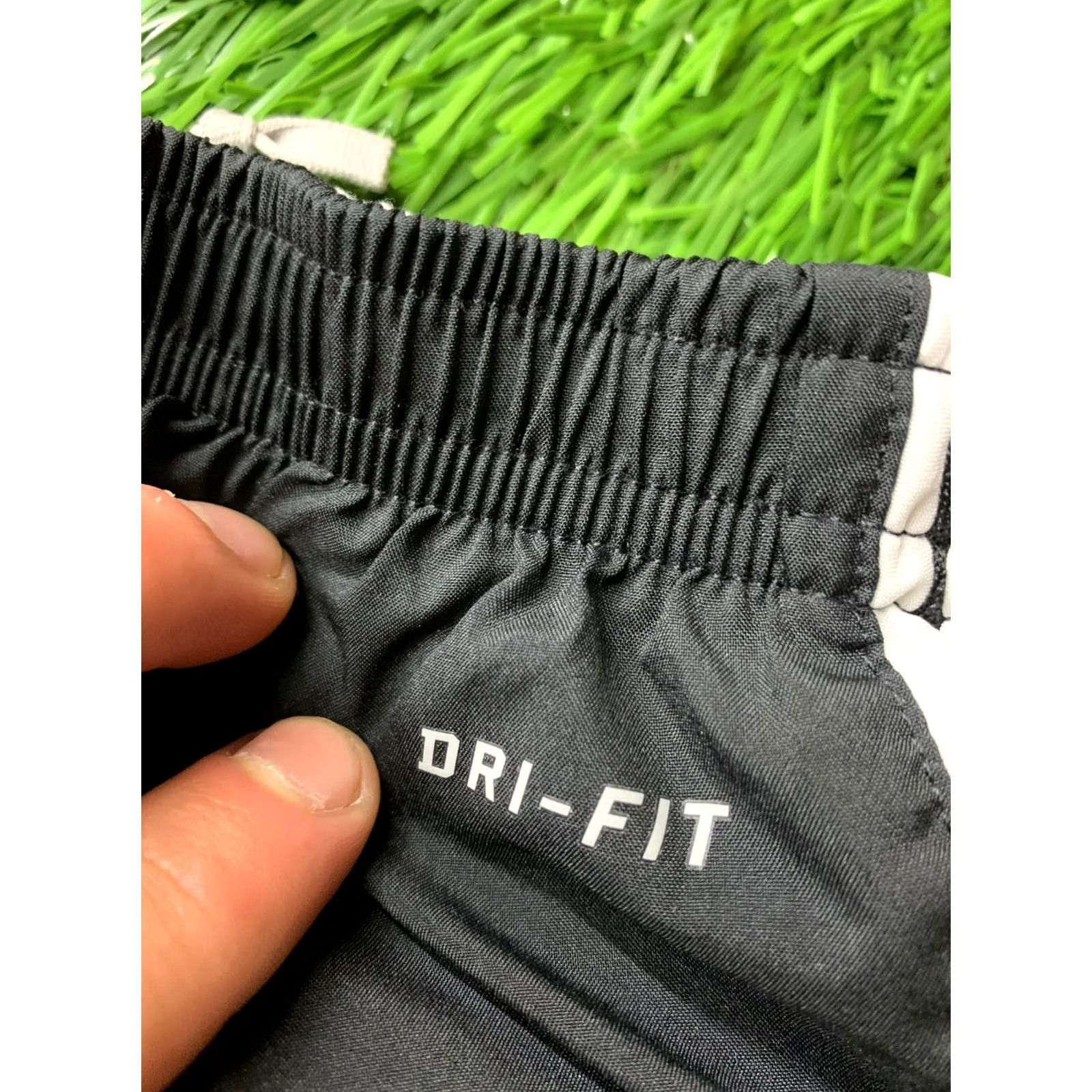 Nike NIKE Dri-FIT Tempo ORIGINAL Women Training Shorts L Black and White Floral 90s Activewear Womens Size 36" / US 14 / IT 50 - 8 Thumbnail